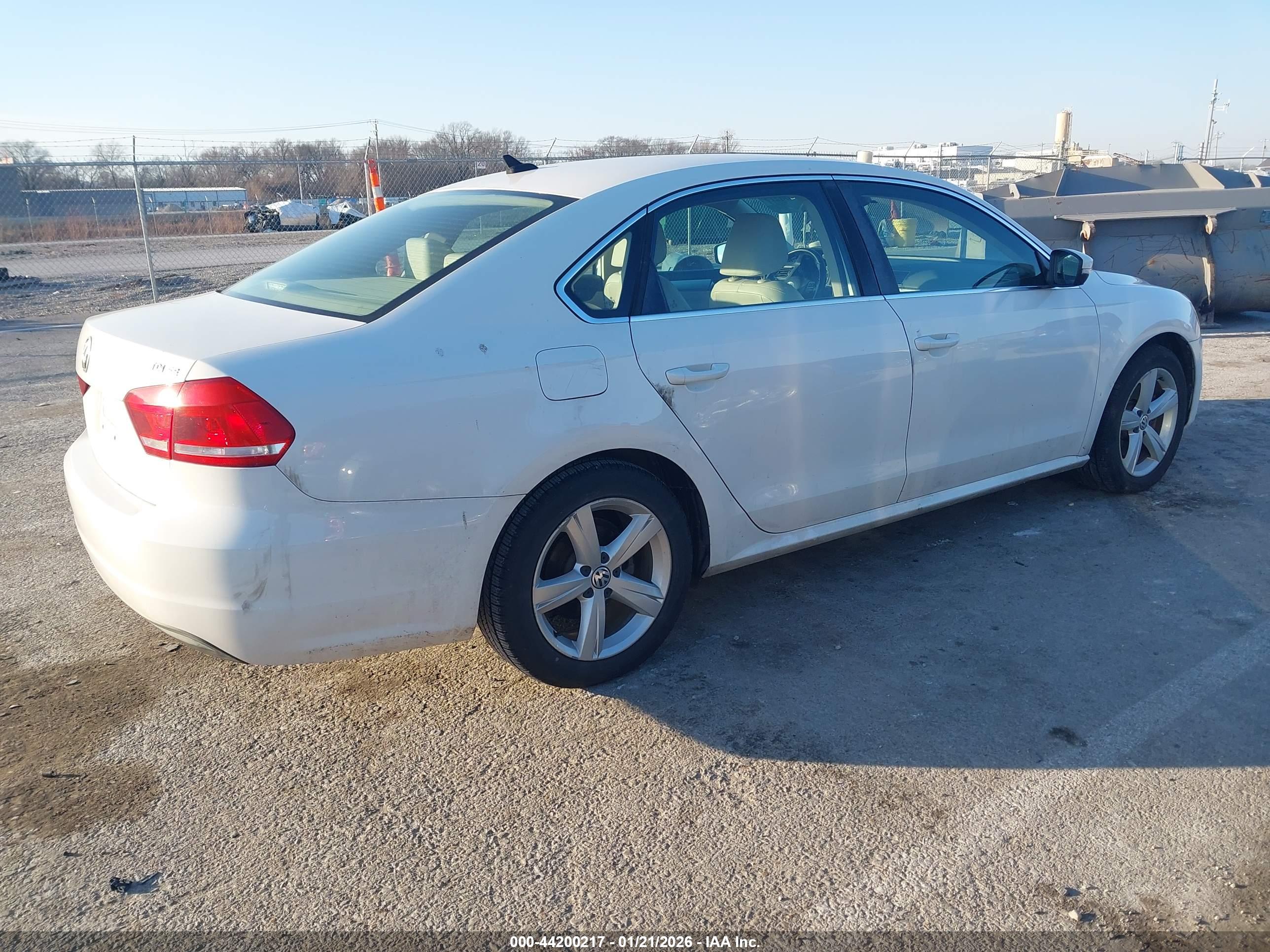 VOLKSWAGEN PASSAT image 4