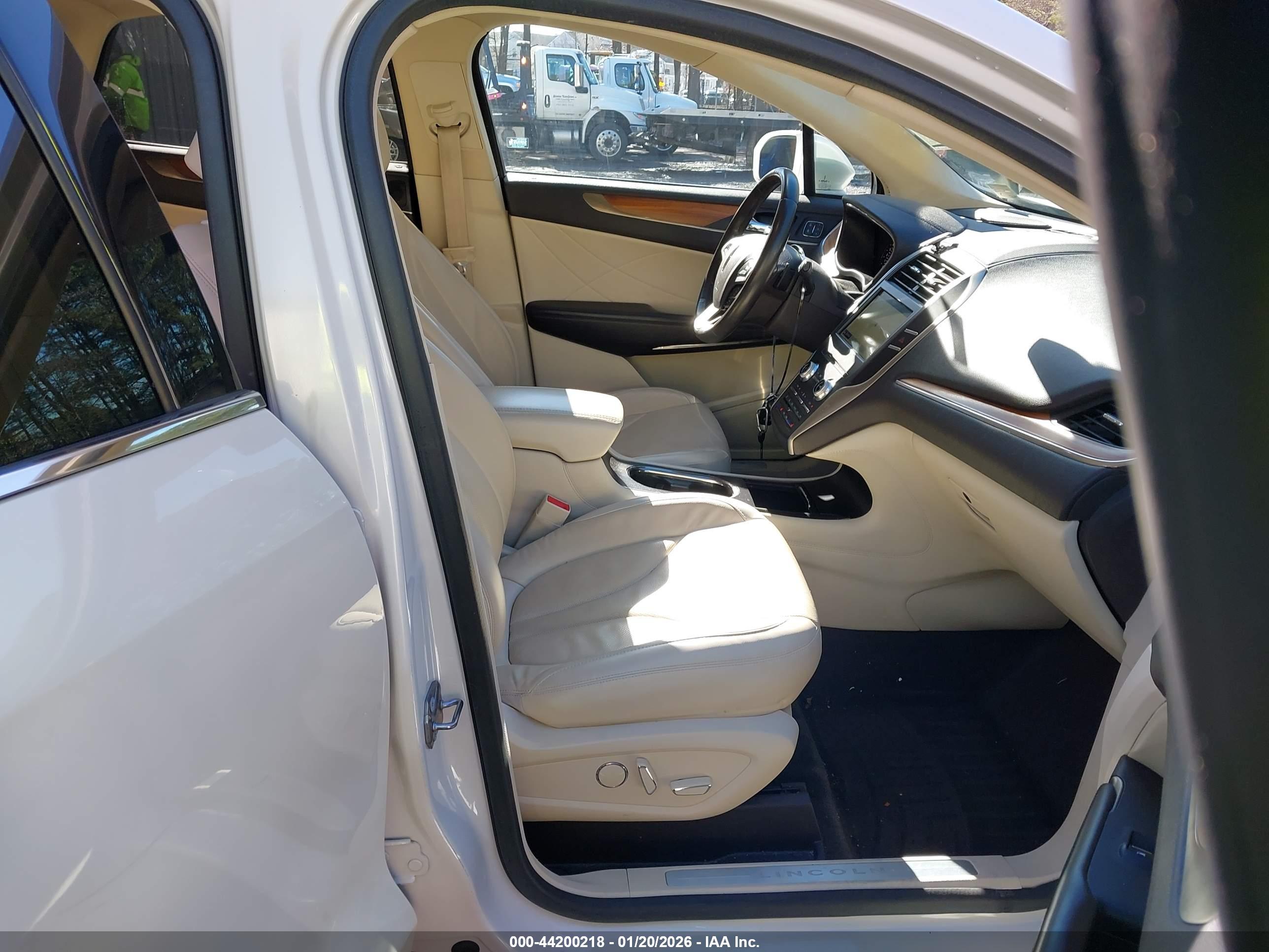 LINCOLN MKC image 5