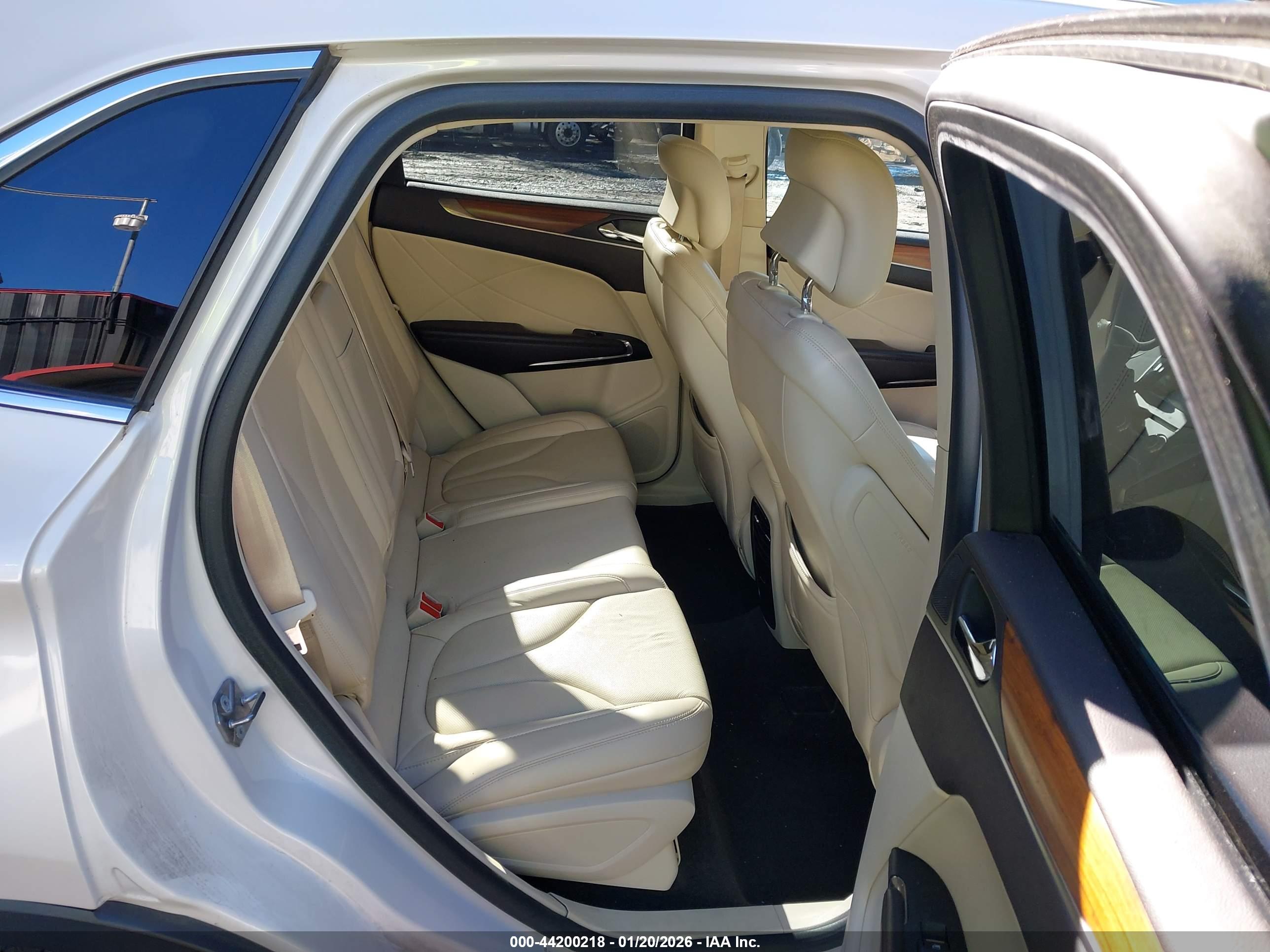 LINCOLN MKC image 8
