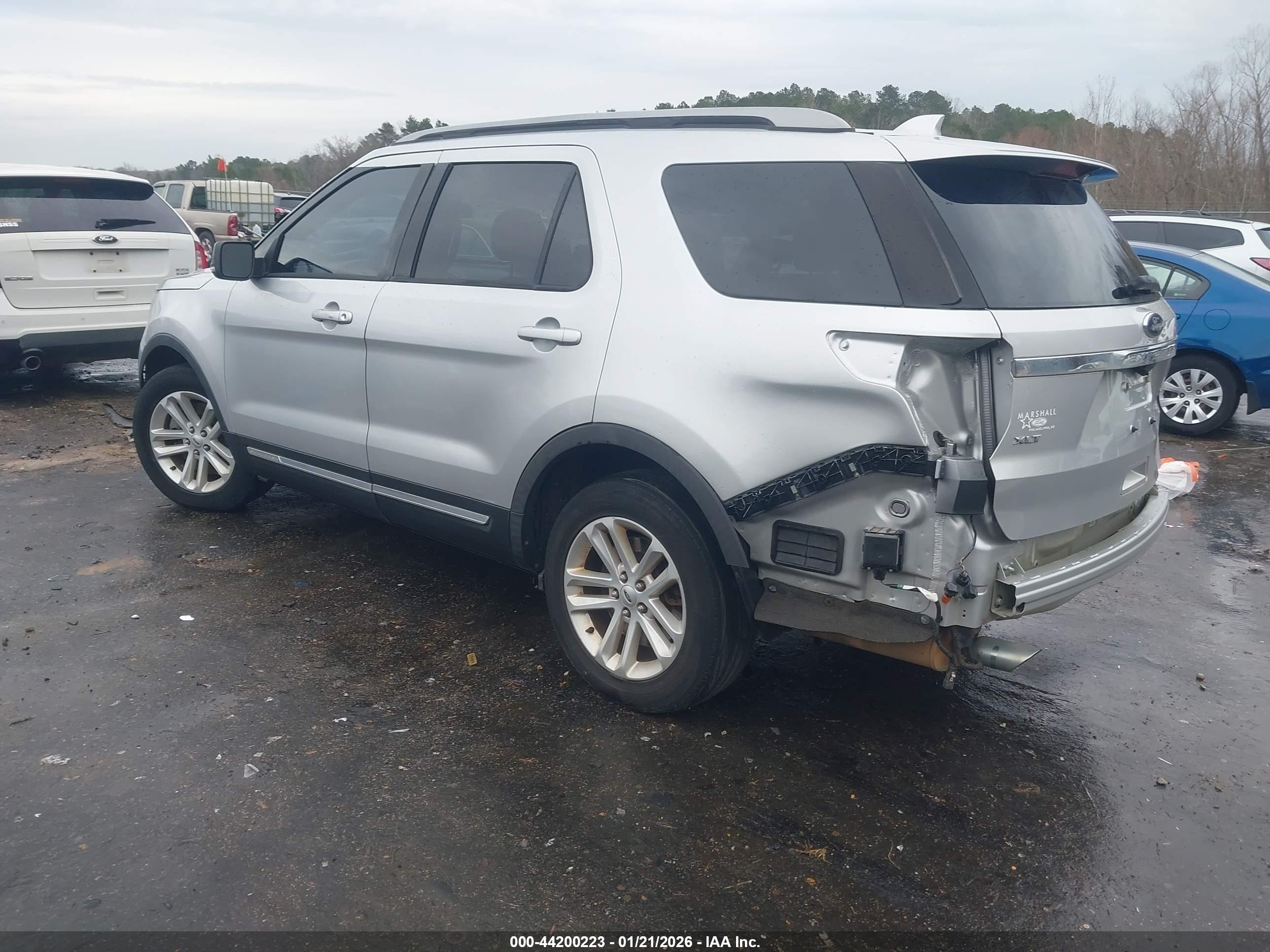 FORD EXPLORER image 3