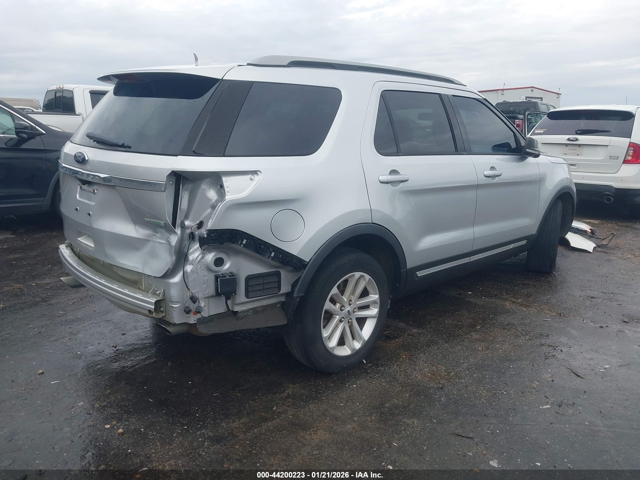 FORD EXPLORER image 4