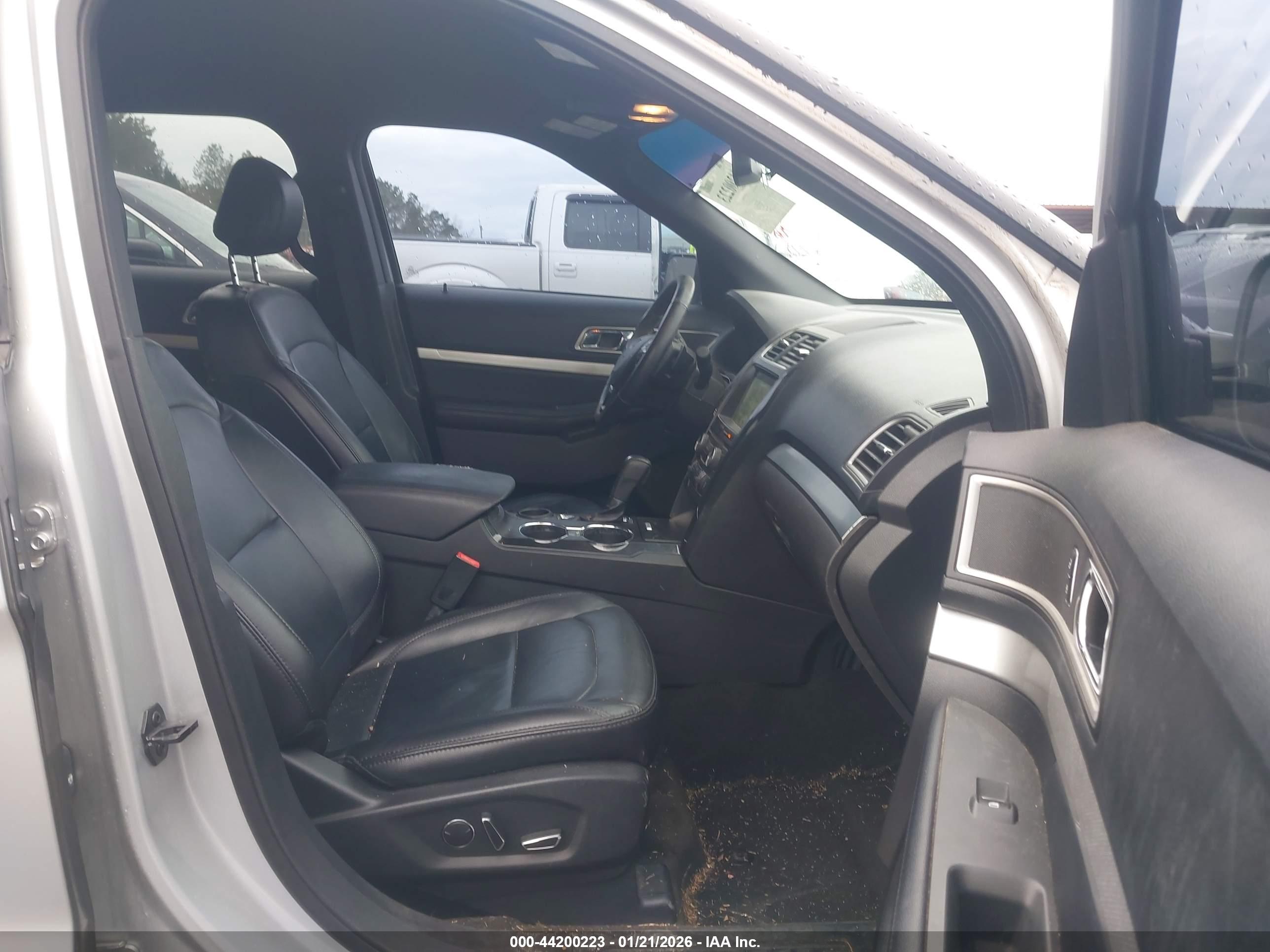 FORD EXPLORER image 5