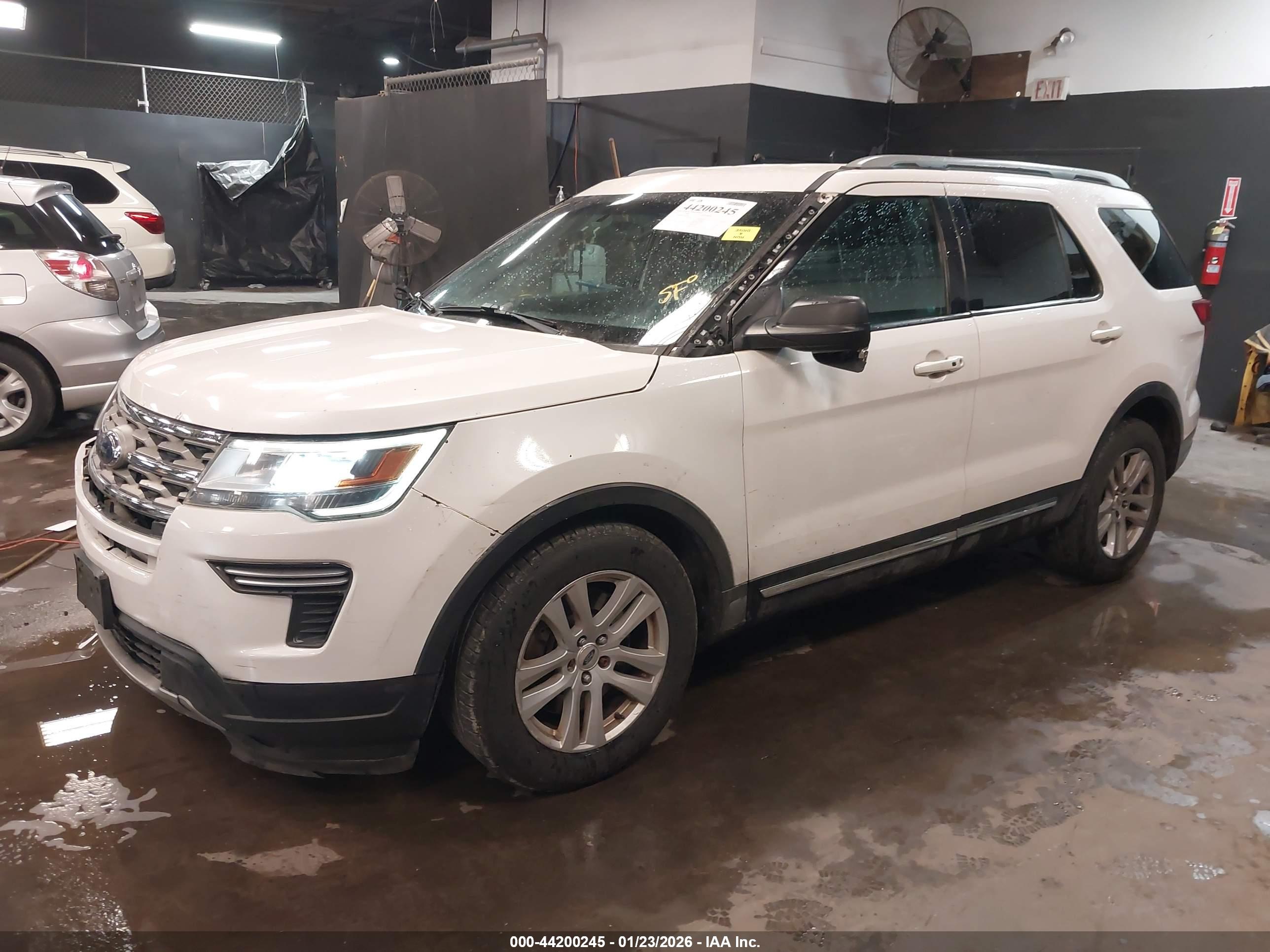 FORD EXPLORER image 2