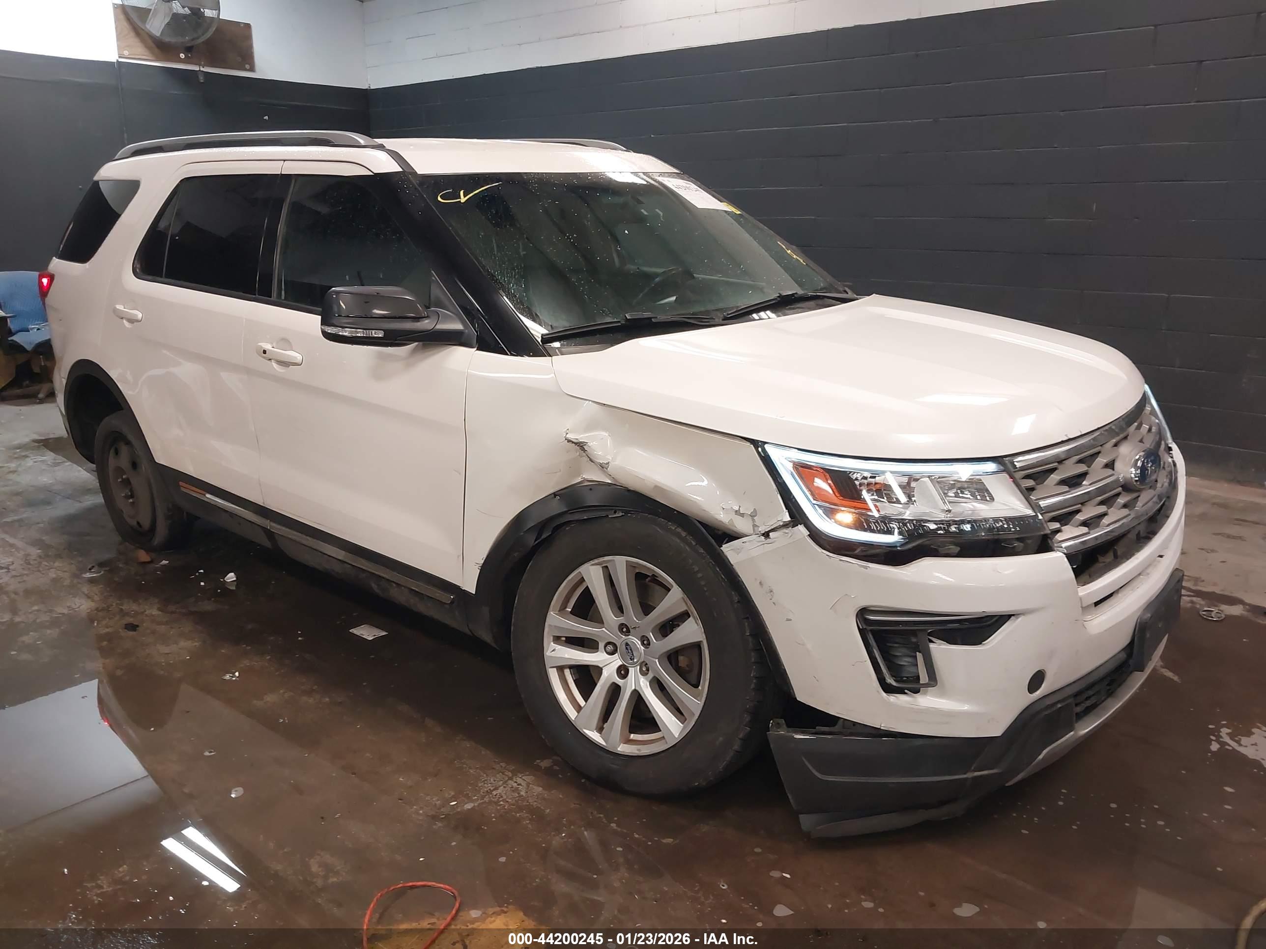 FORD EXPLORER image 6