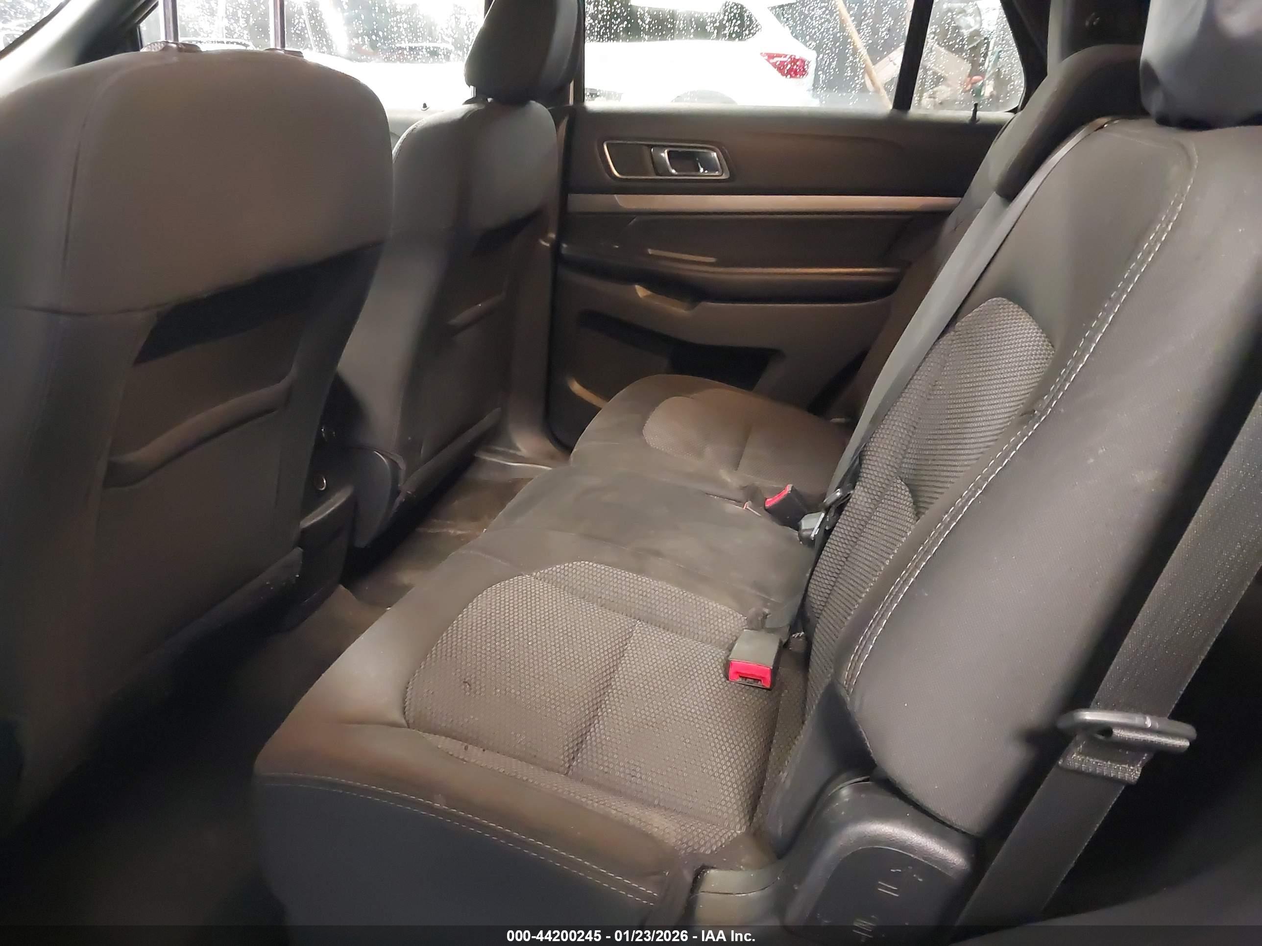 FORD EXPLORER image 8