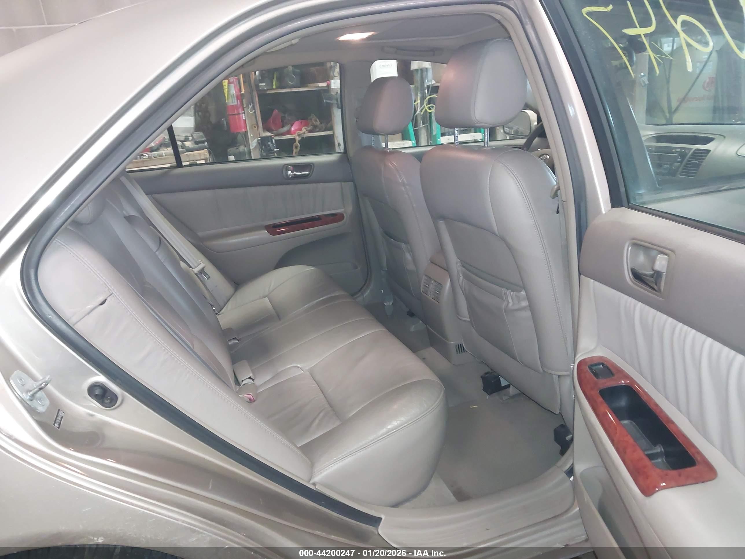 TOYOTA CAMRY image 8