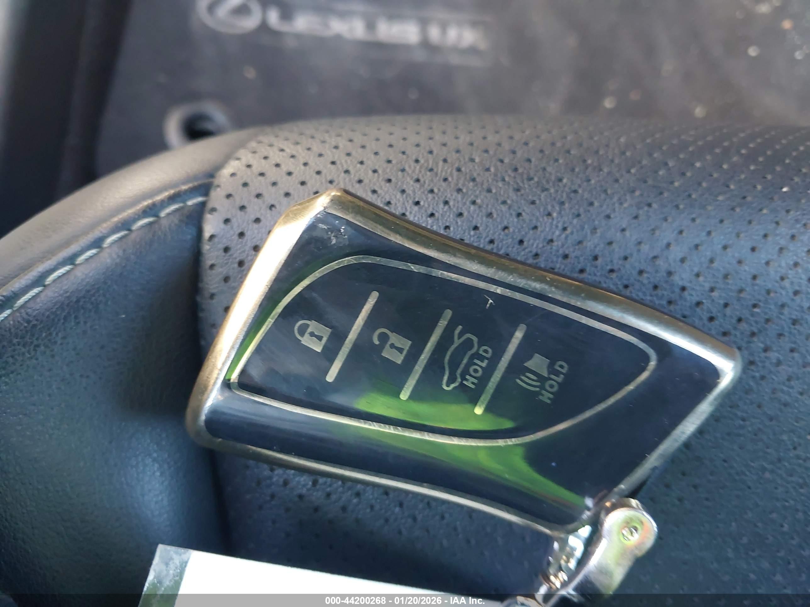 LEXUS UX image 11
