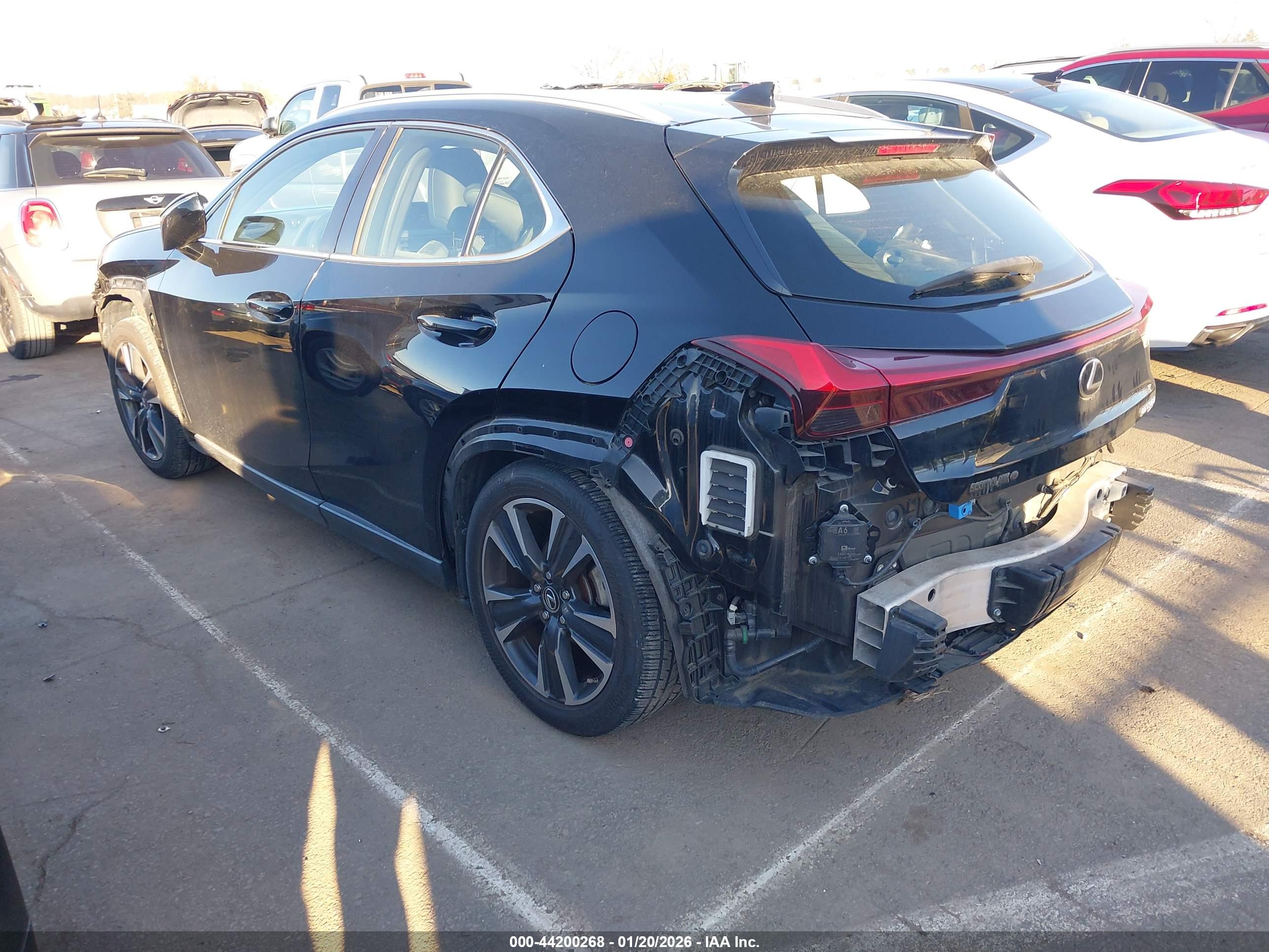 LEXUS UX image 3