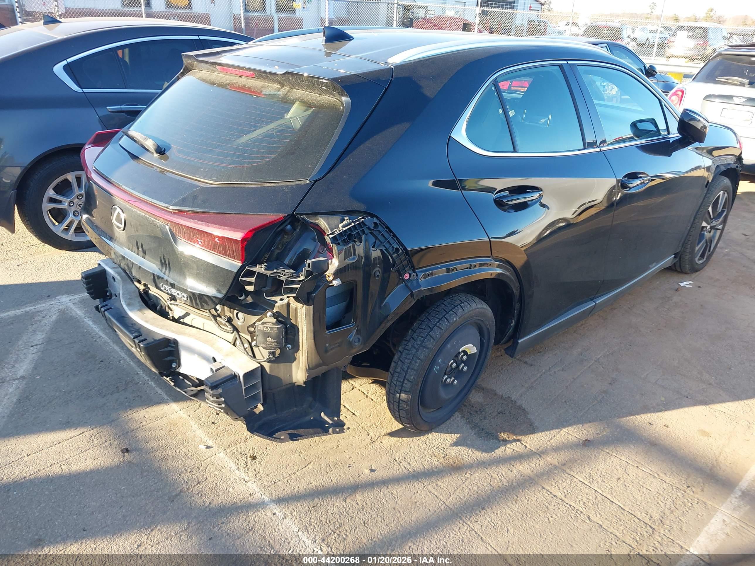 LEXUS UX image 4