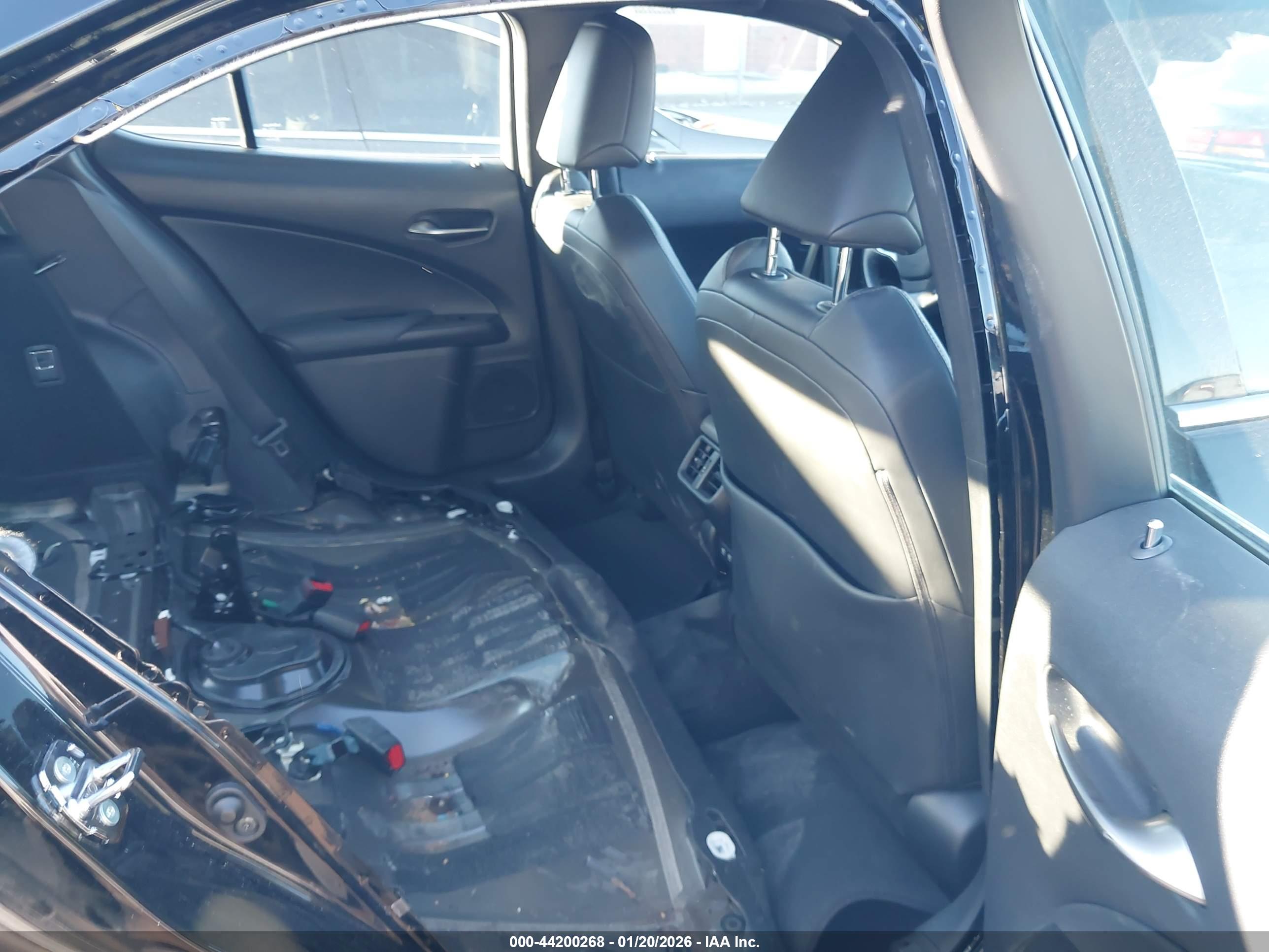 LEXUS UX image 8