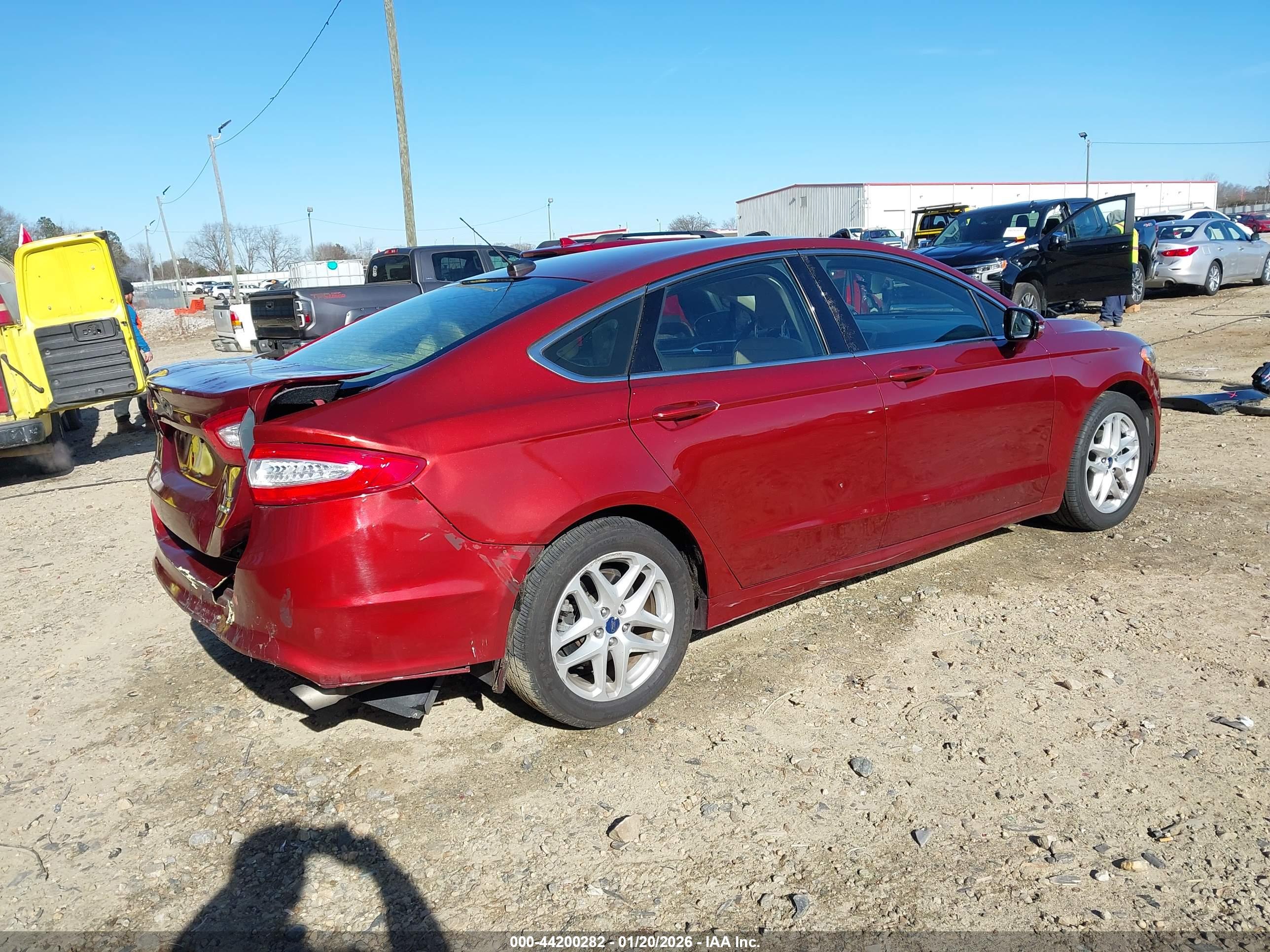 FORD FUSION image 4
