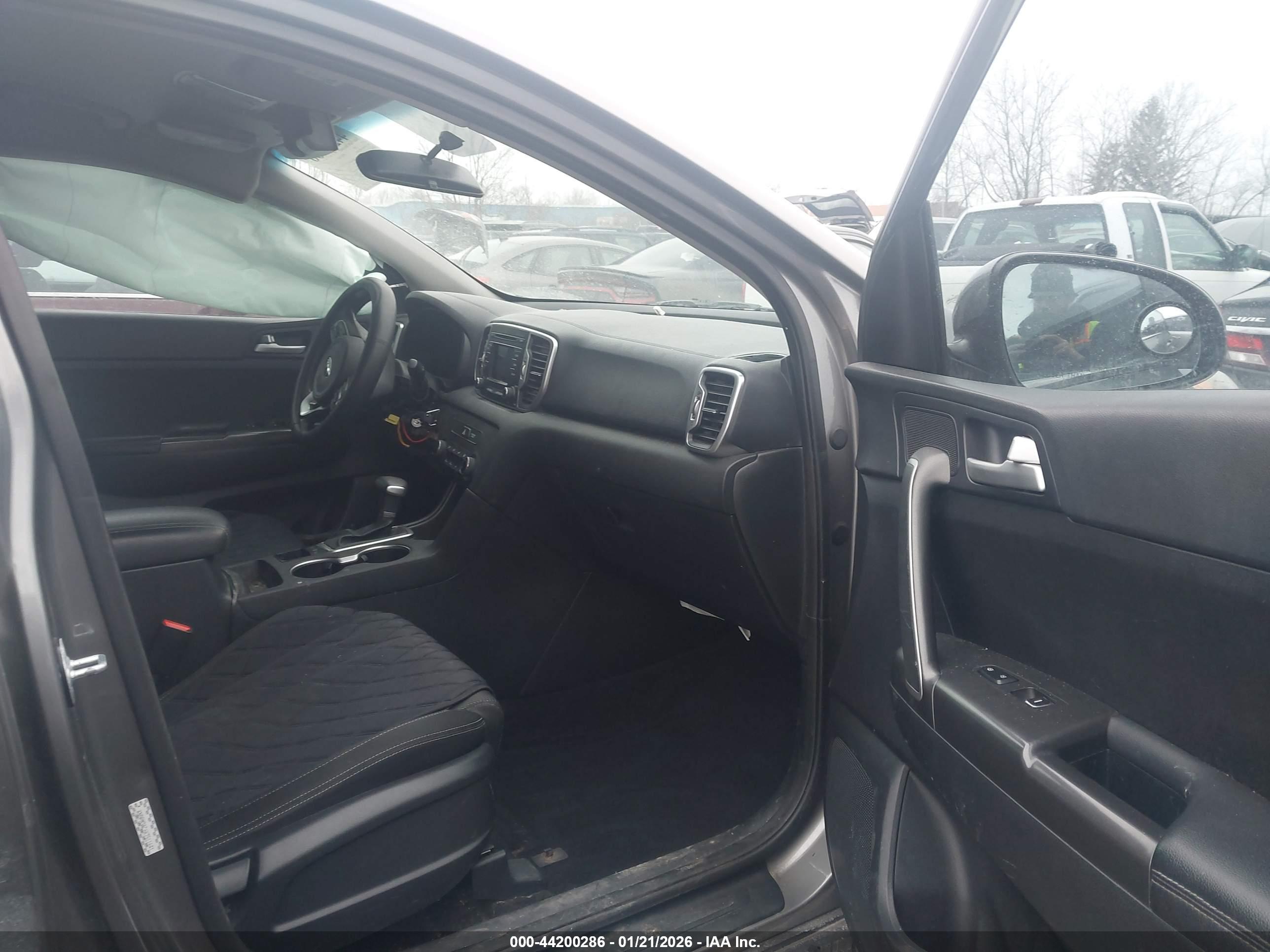 KIA SPORTAGE image 5