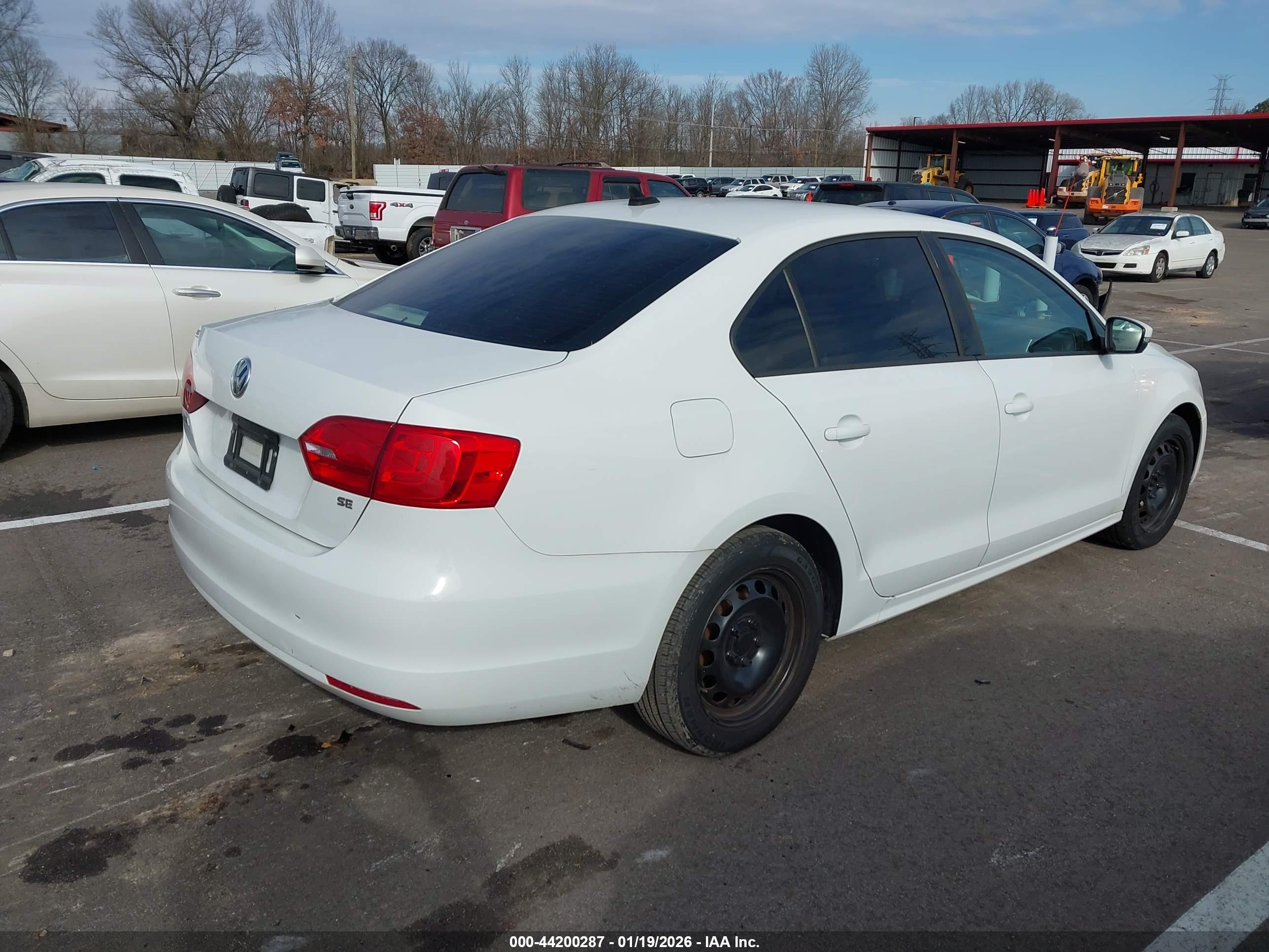 VOLKSWAGEN JETTA image 4