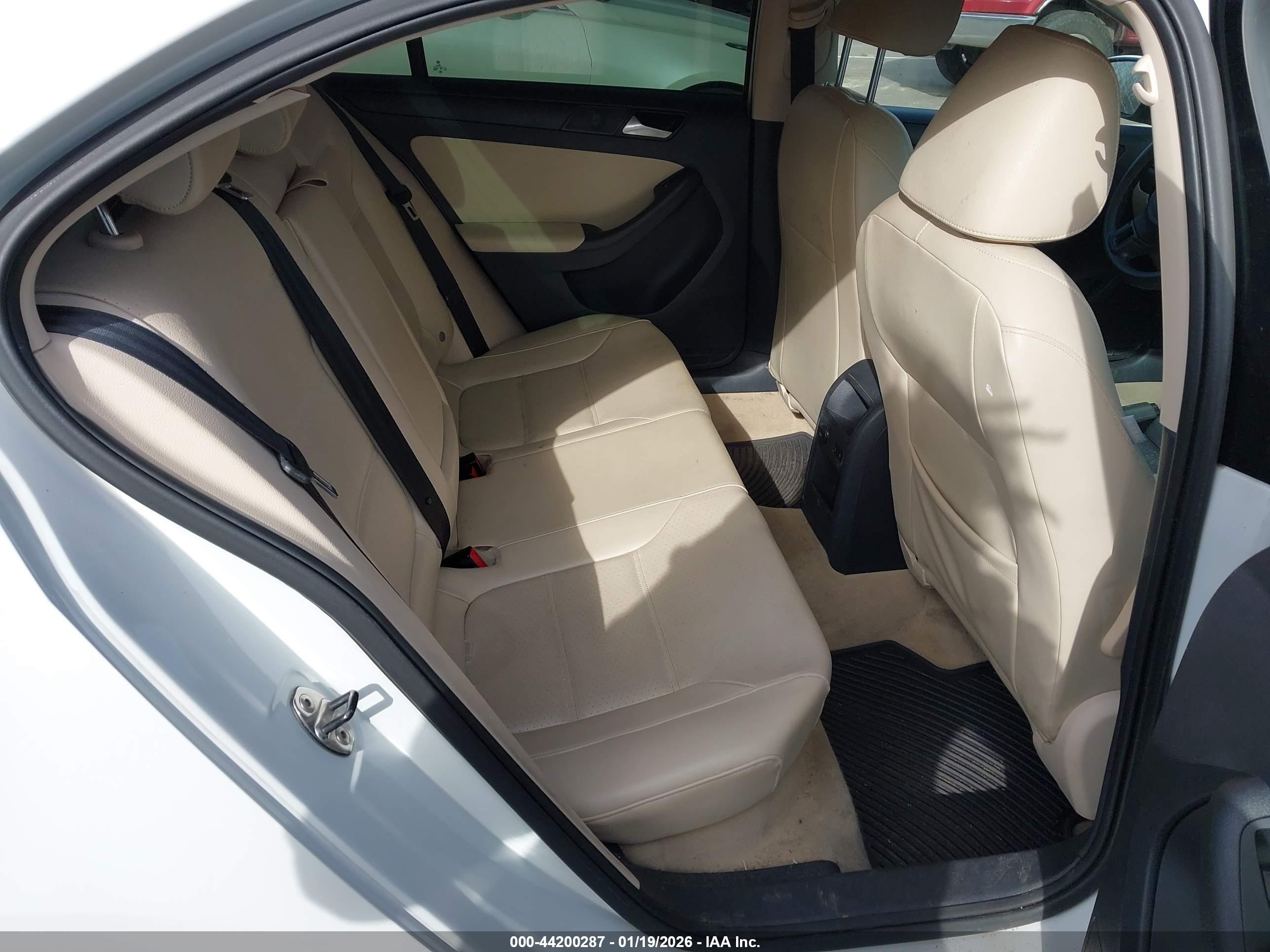VOLKSWAGEN JETTA image 8
