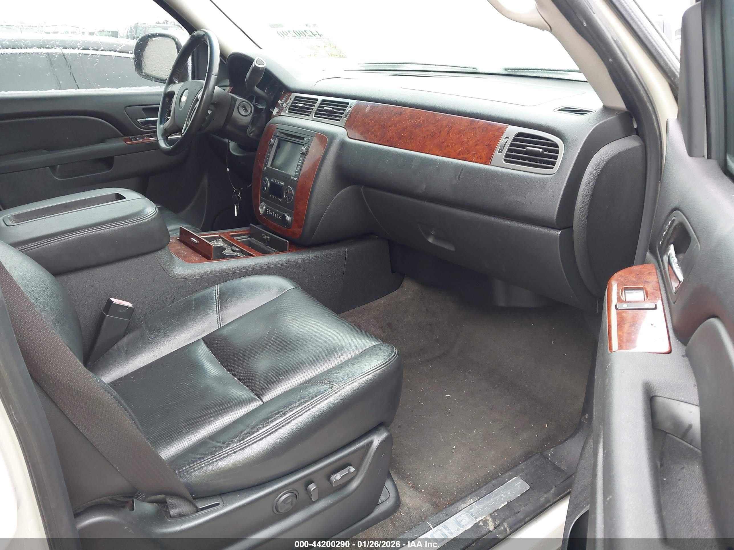 CHEVROLET TAHOE image 5