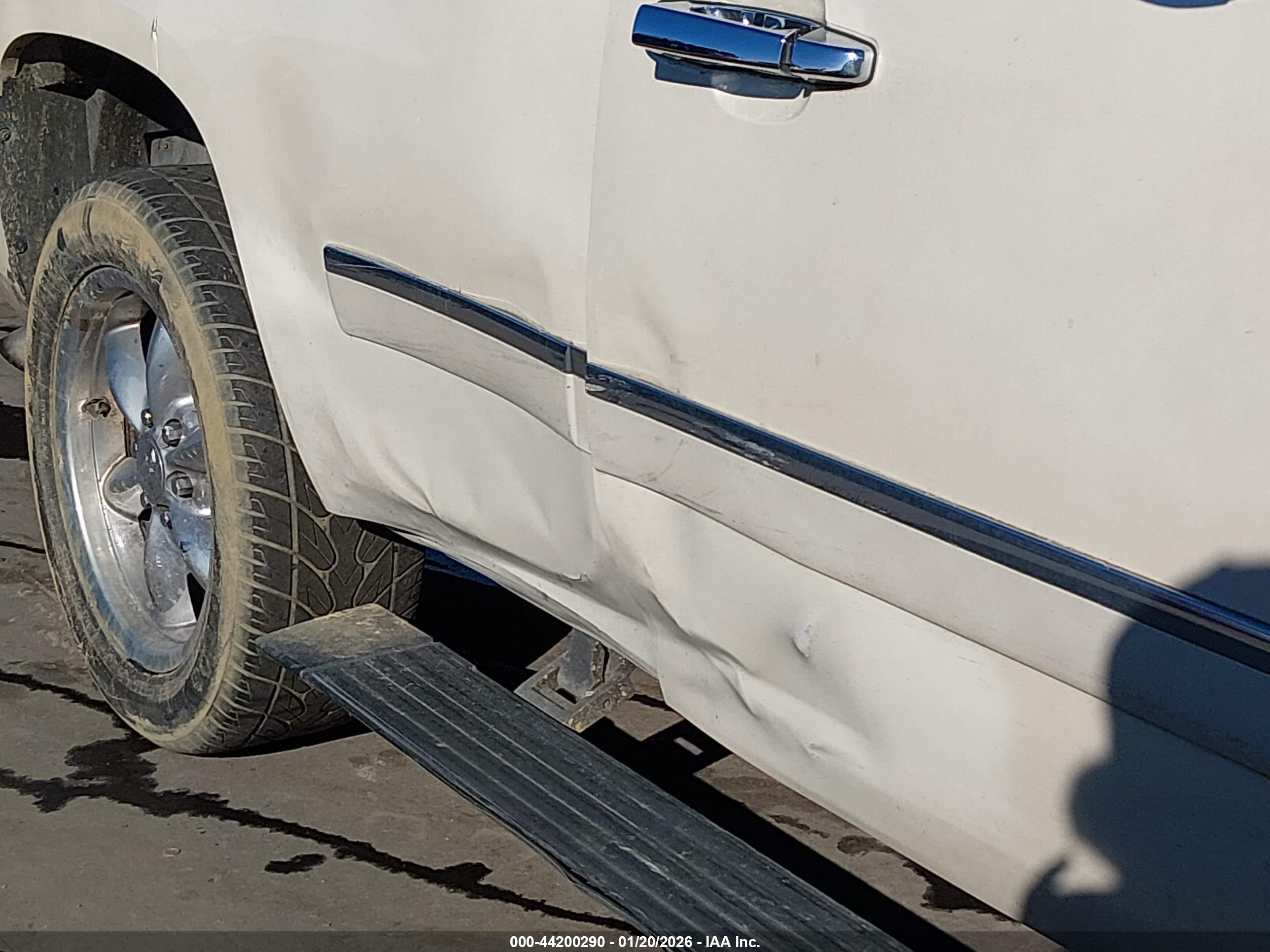 CHEVROLET TAHOE image 6