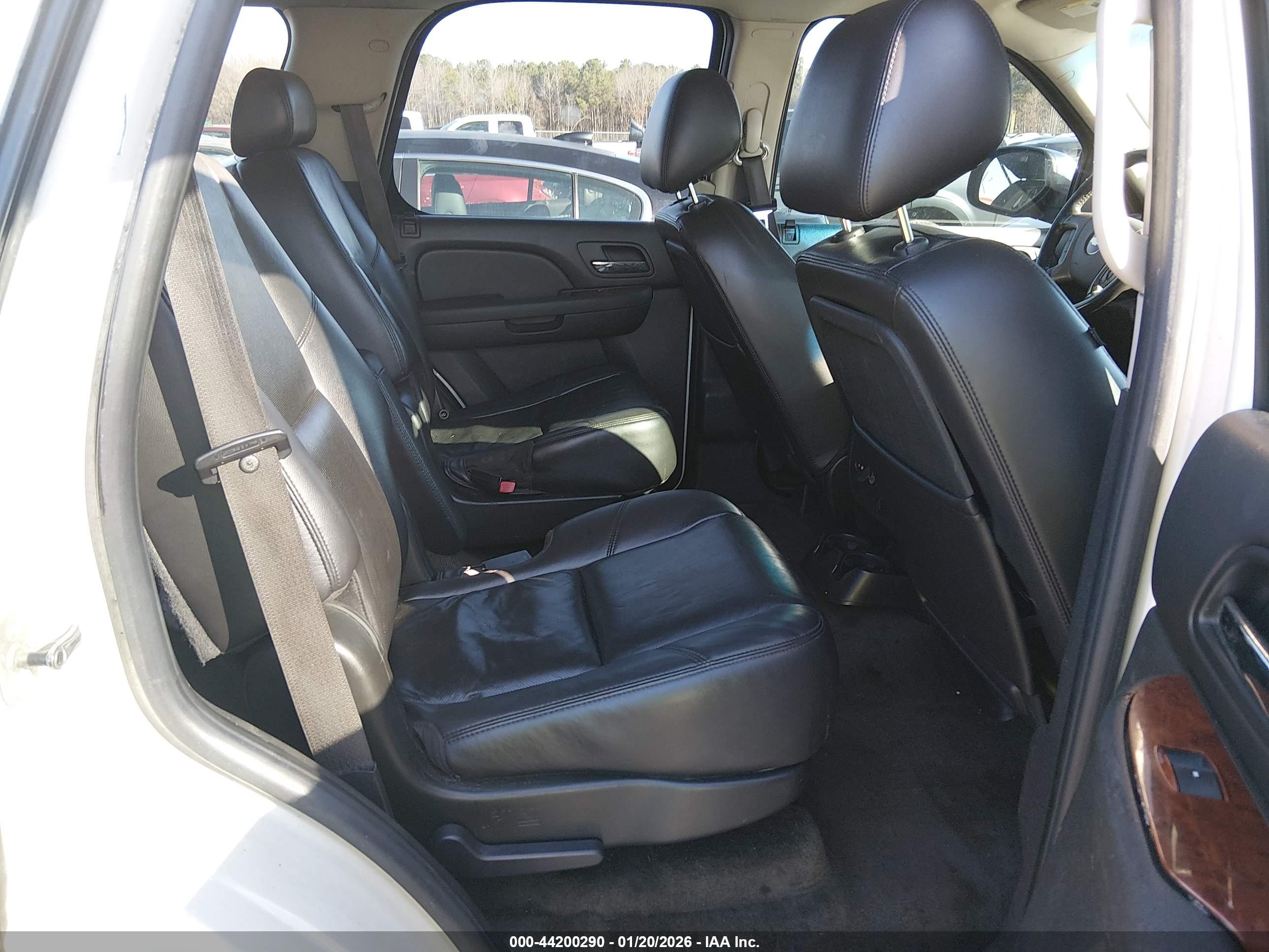 CHEVROLET TAHOE image 8