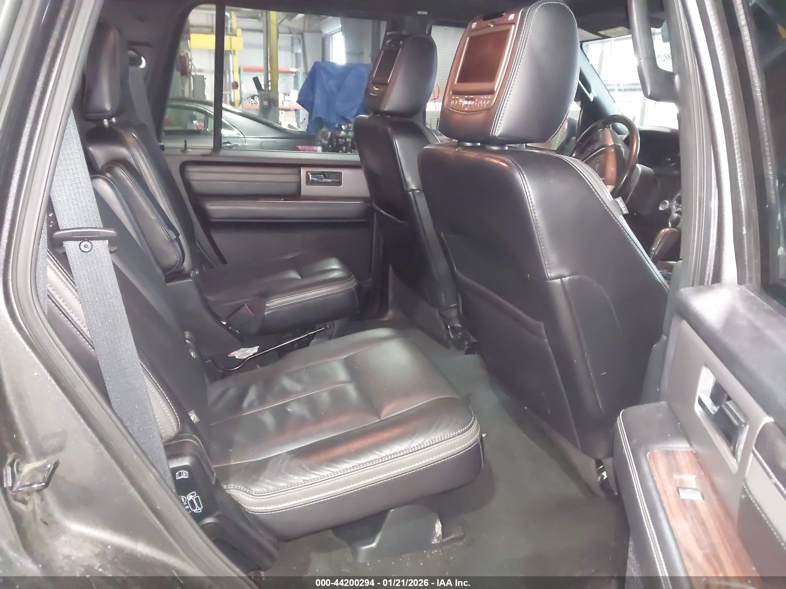 FORD EXPEDITION image 8