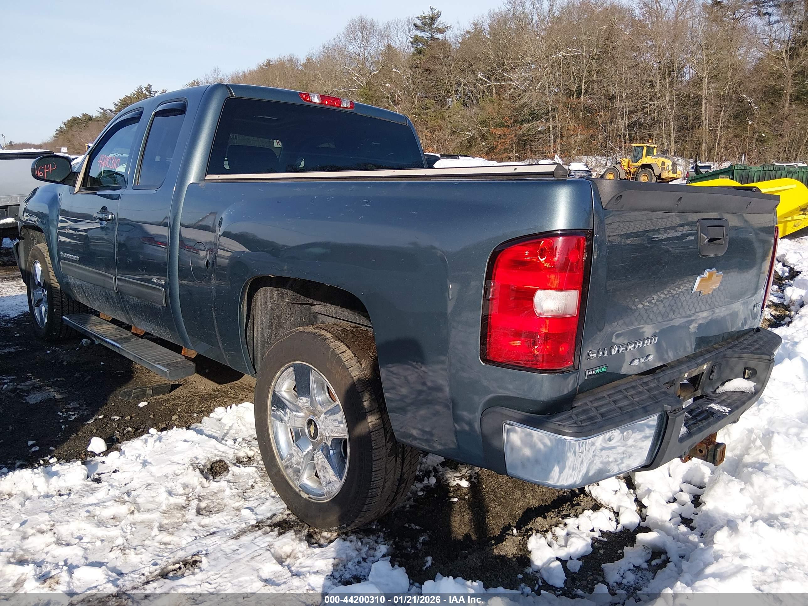 CHEVROLET SILVERADO image 3