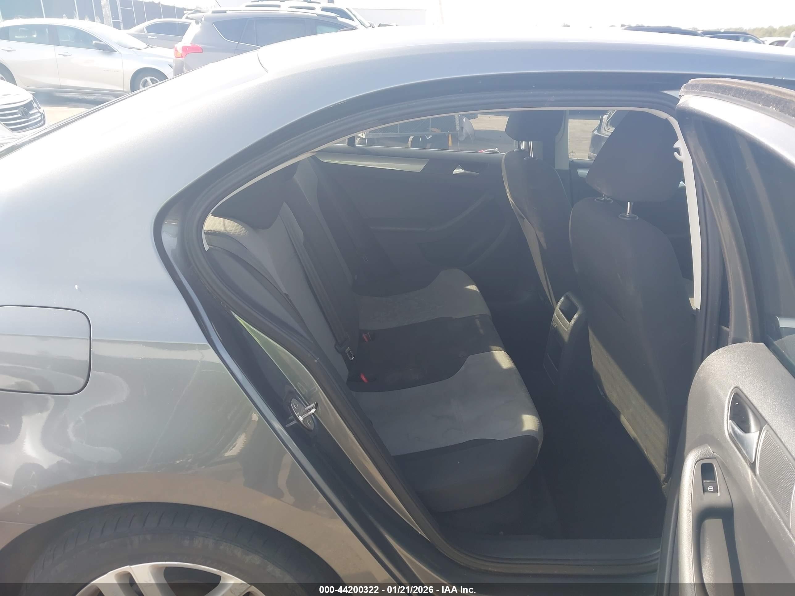 VOLKSWAGEN JETTA image 8