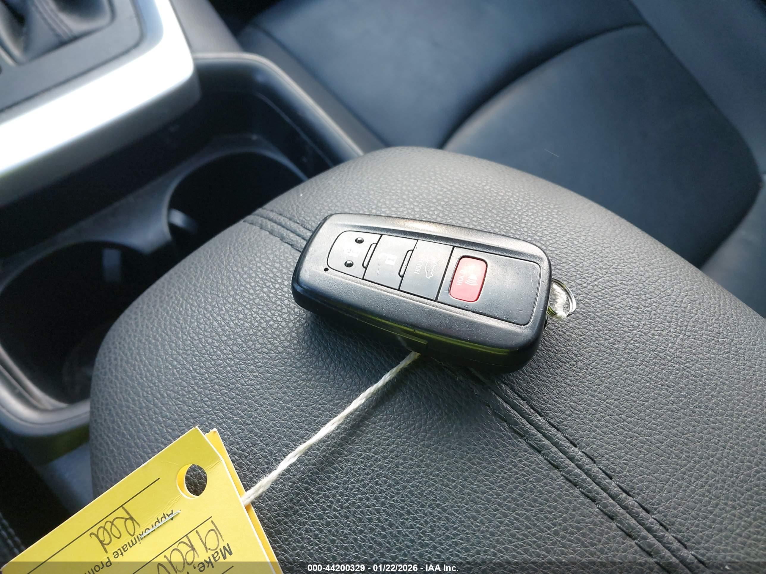 TOYOTA RAV4 image 11