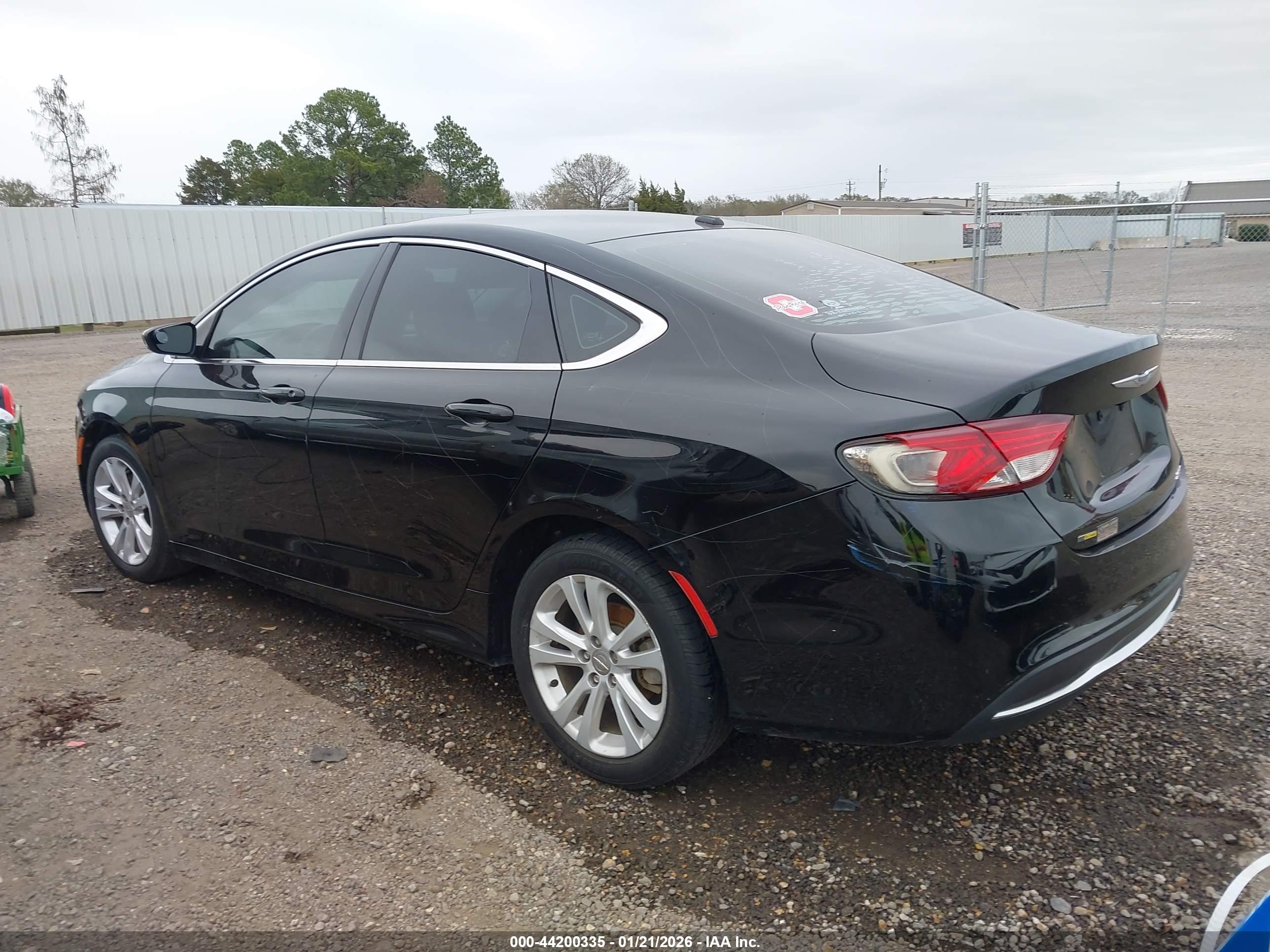 CHRYSLER 200 image 3