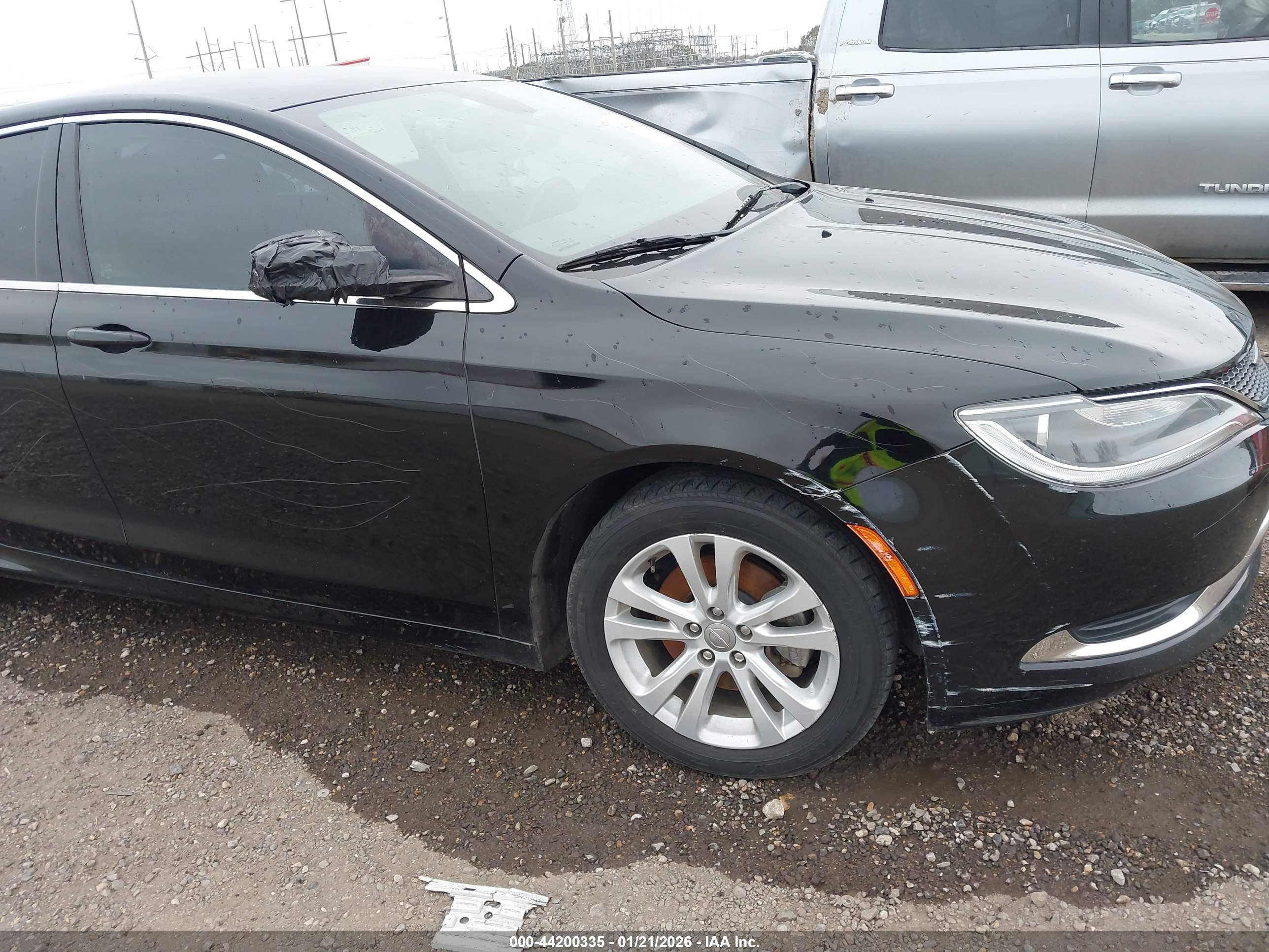 CHRYSLER 200 image 6