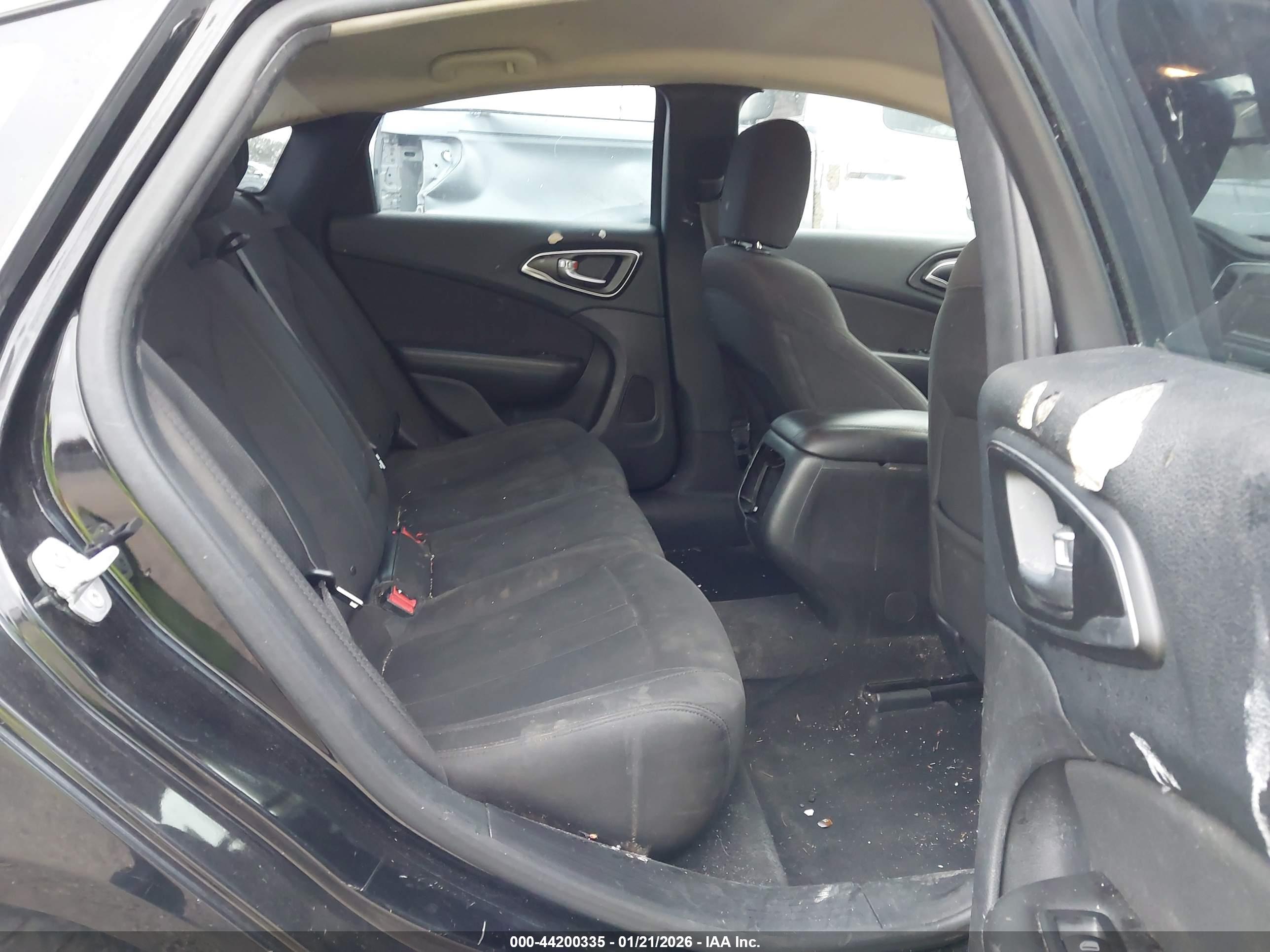 CHRYSLER 200 image 8