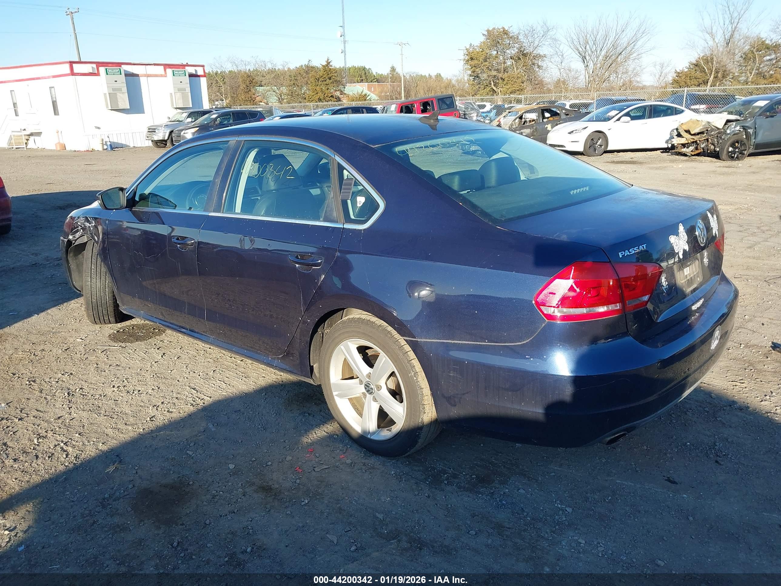 VOLKSWAGEN PASSAT image 3