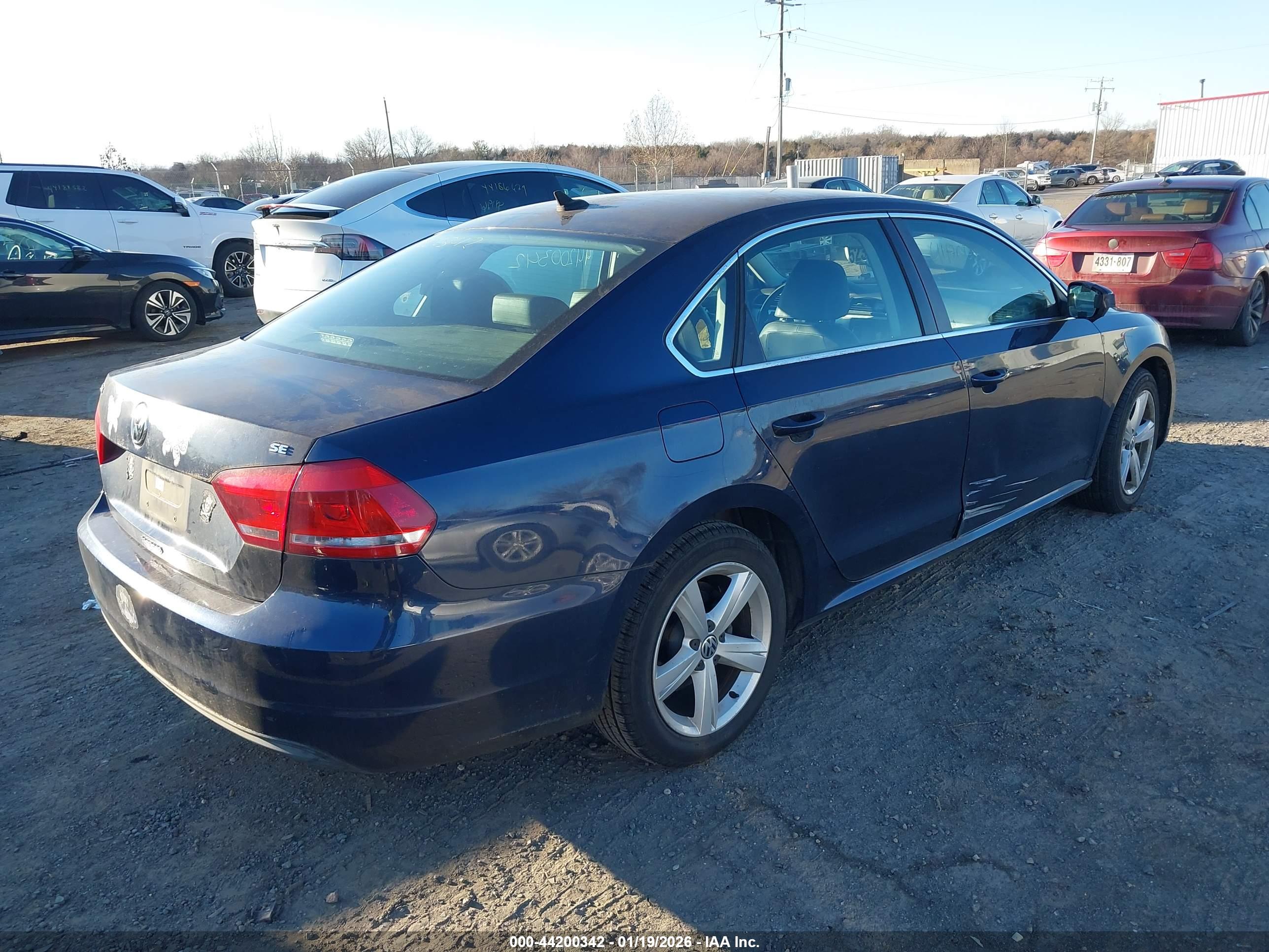 VOLKSWAGEN PASSAT image 4