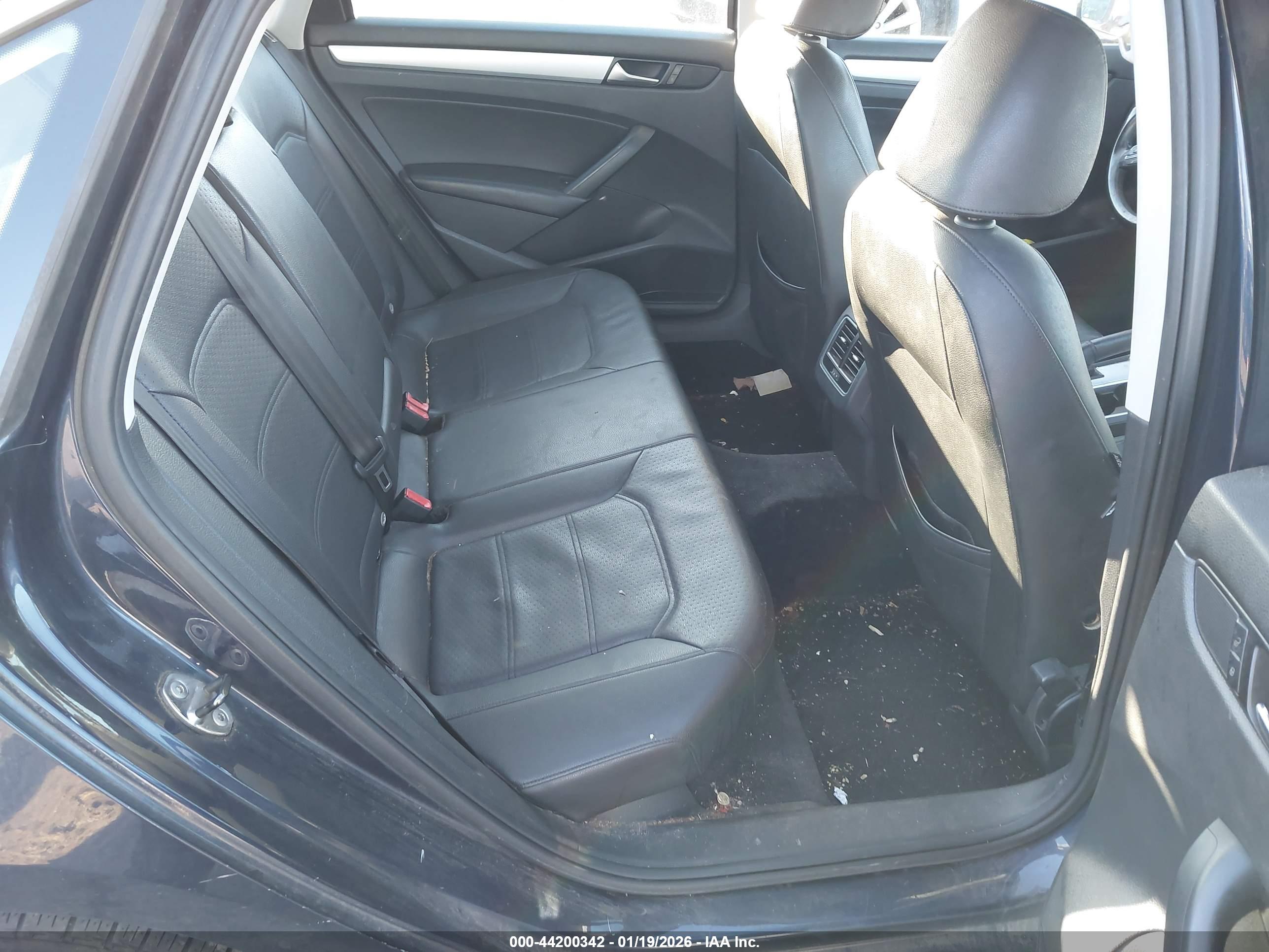 VOLKSWAGEN PASSAT image 8