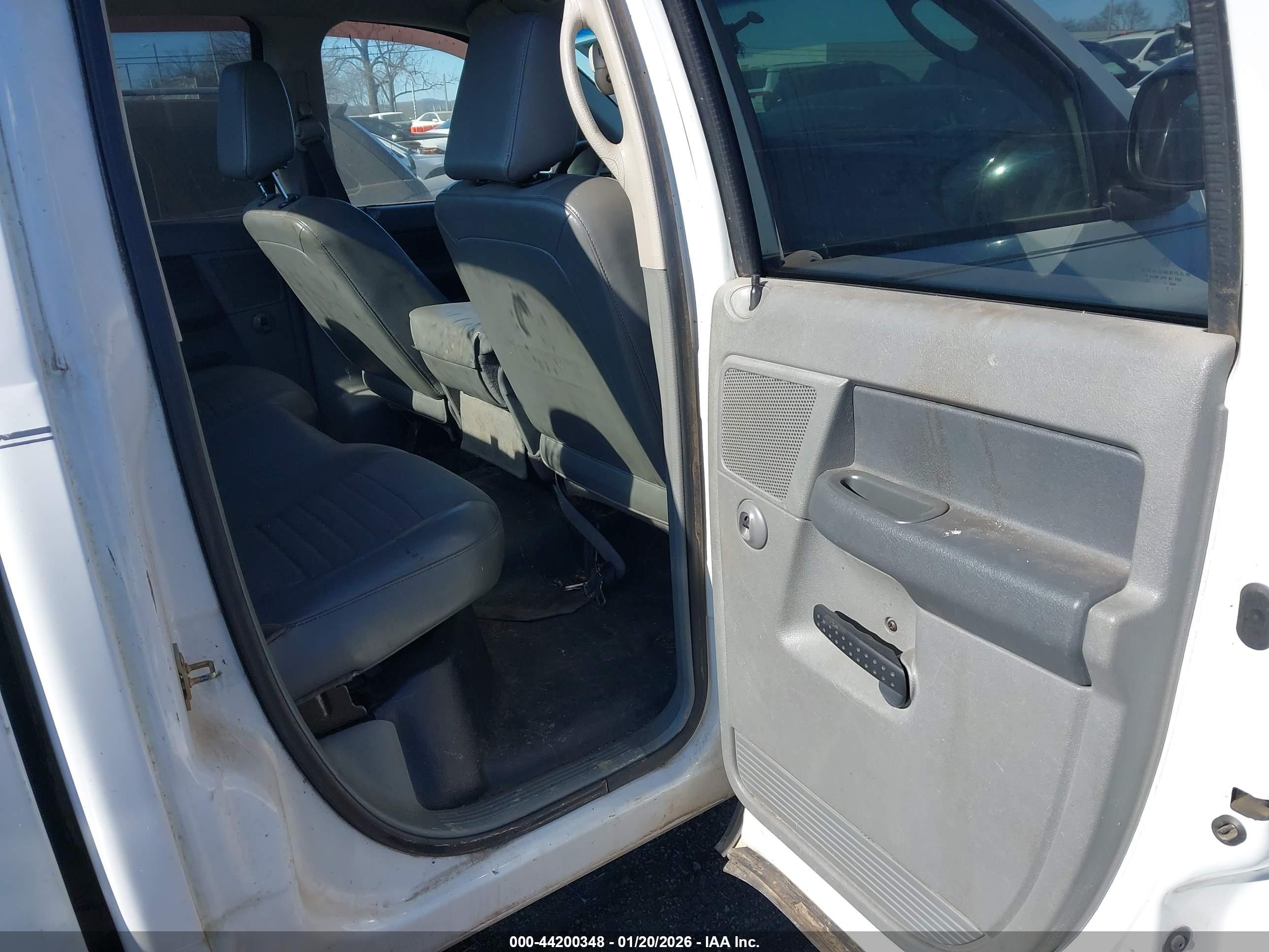 DODGE RAM image 8