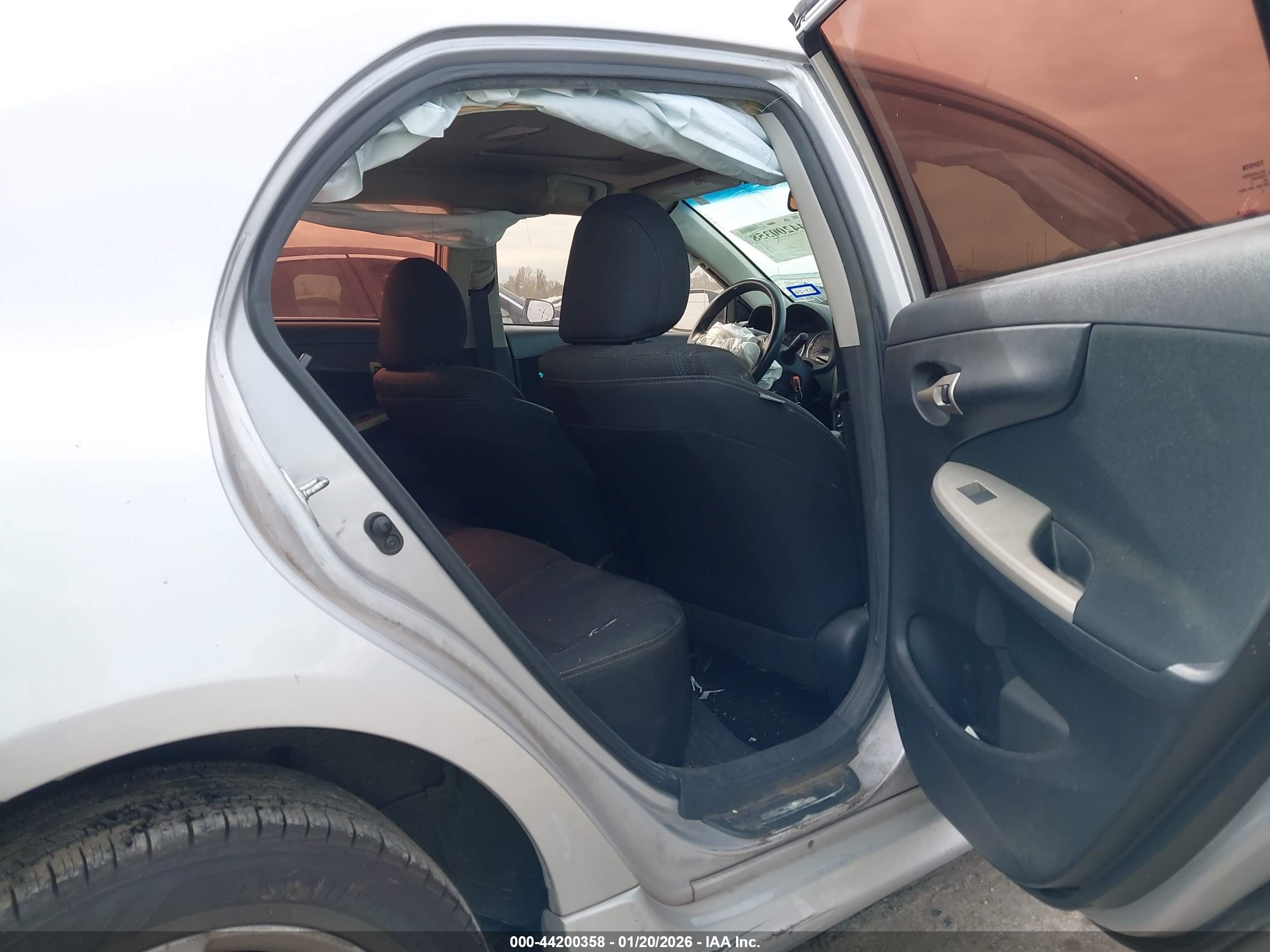 TOYOTA COROLLA image 8