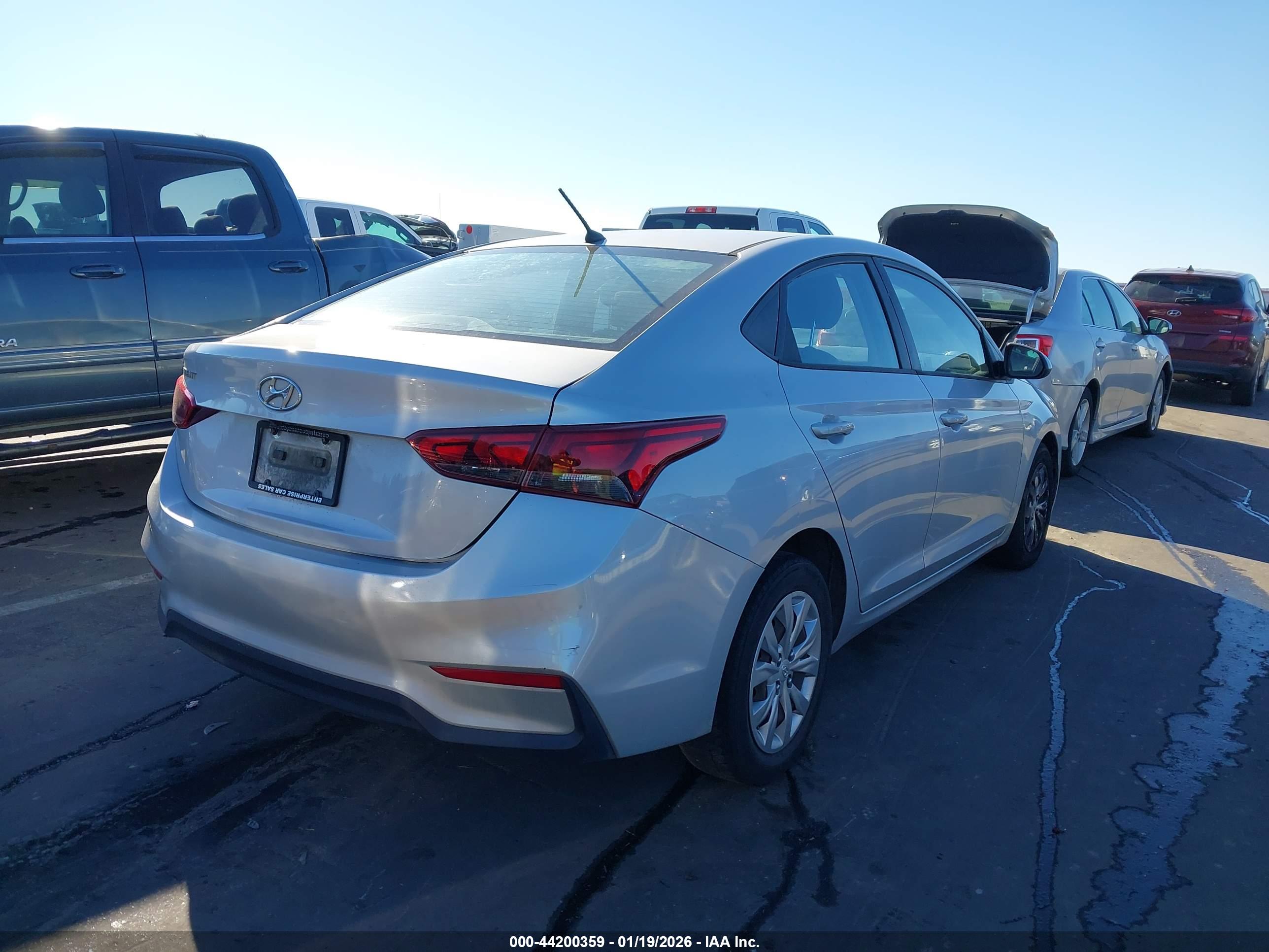 HYUNDAI ACCENT image 4