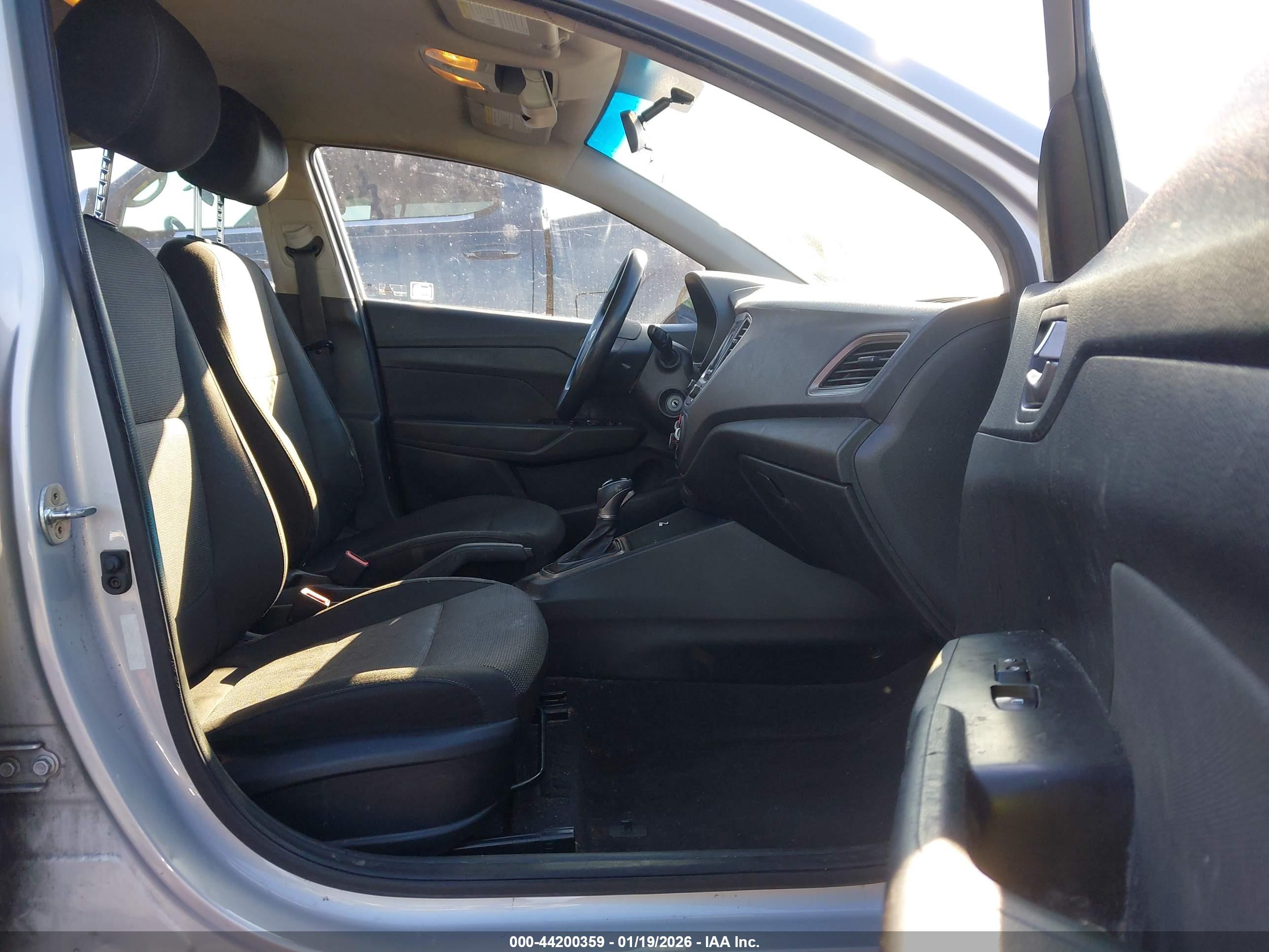 HYUNDAI ACCENT image 5