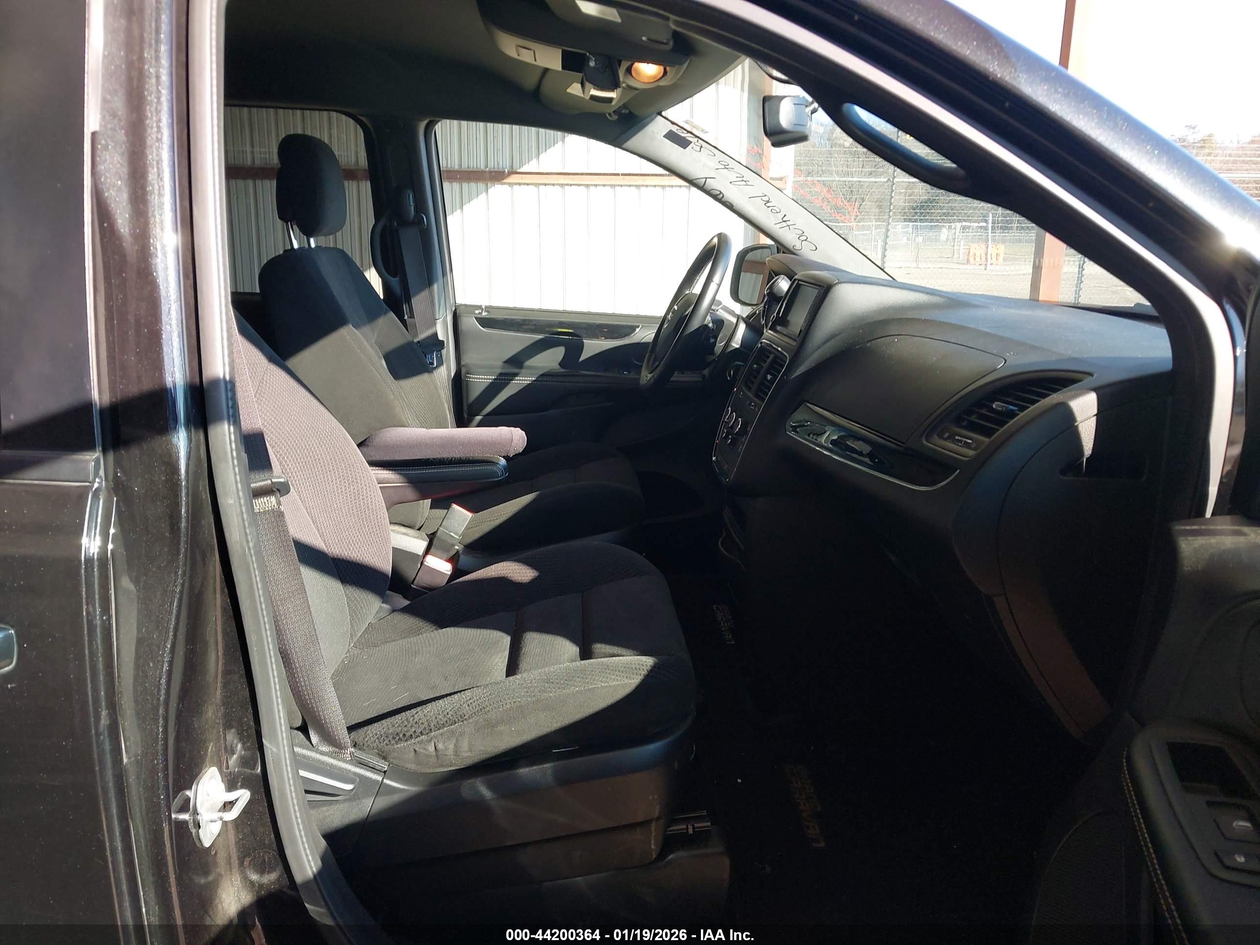 DODGE GRAND image 5