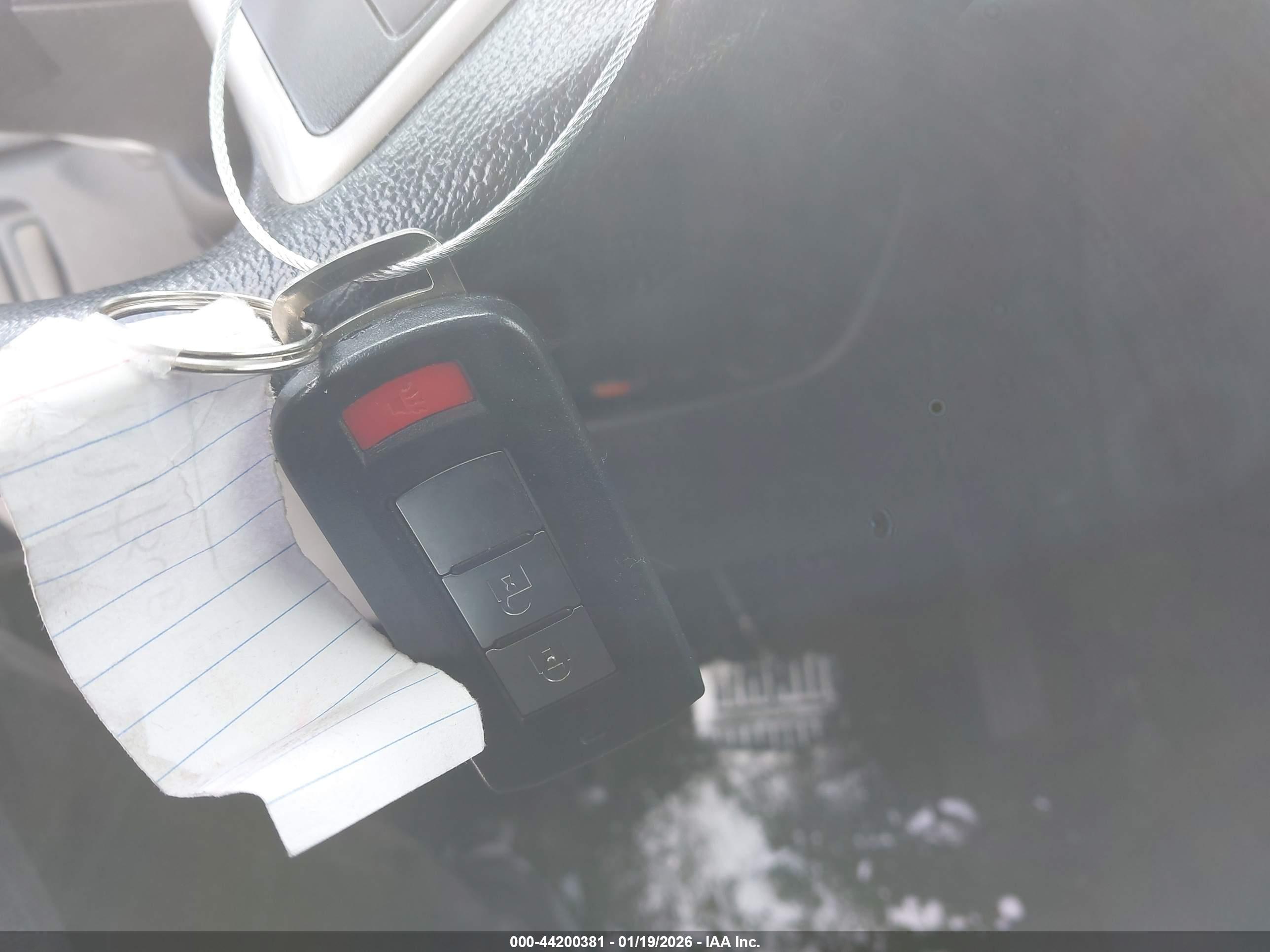 MITSUBISHI OUTLANDER image 11