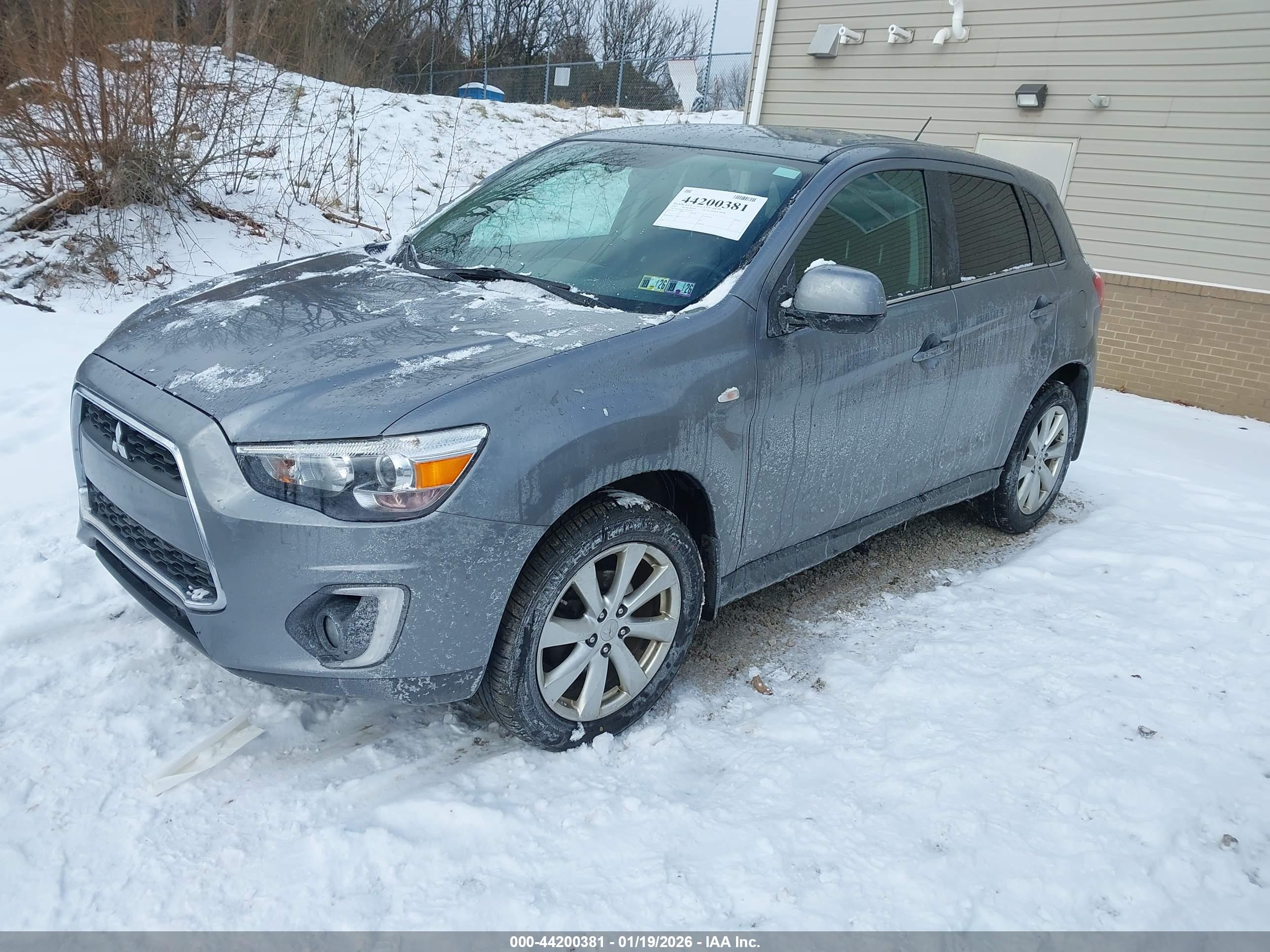 MITSUBISHI OUTLANDER image 2