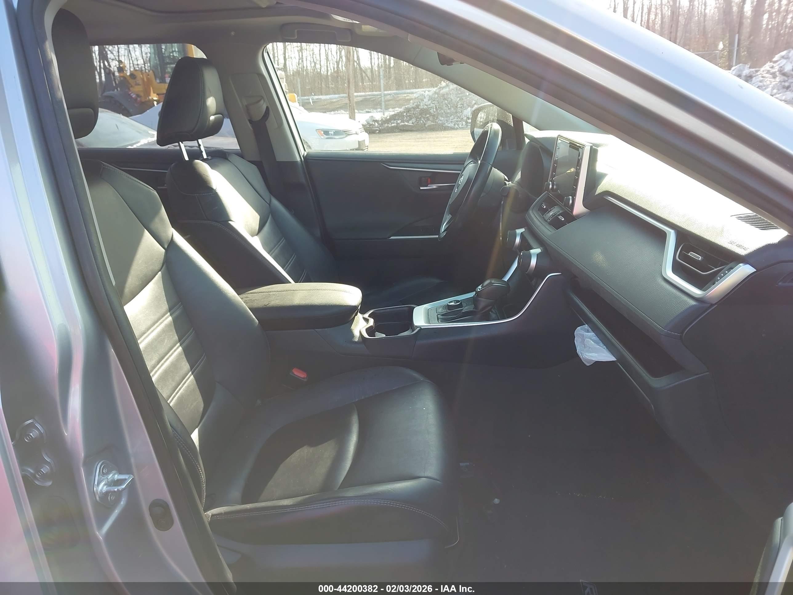 TOYOTA RAV4 image 5