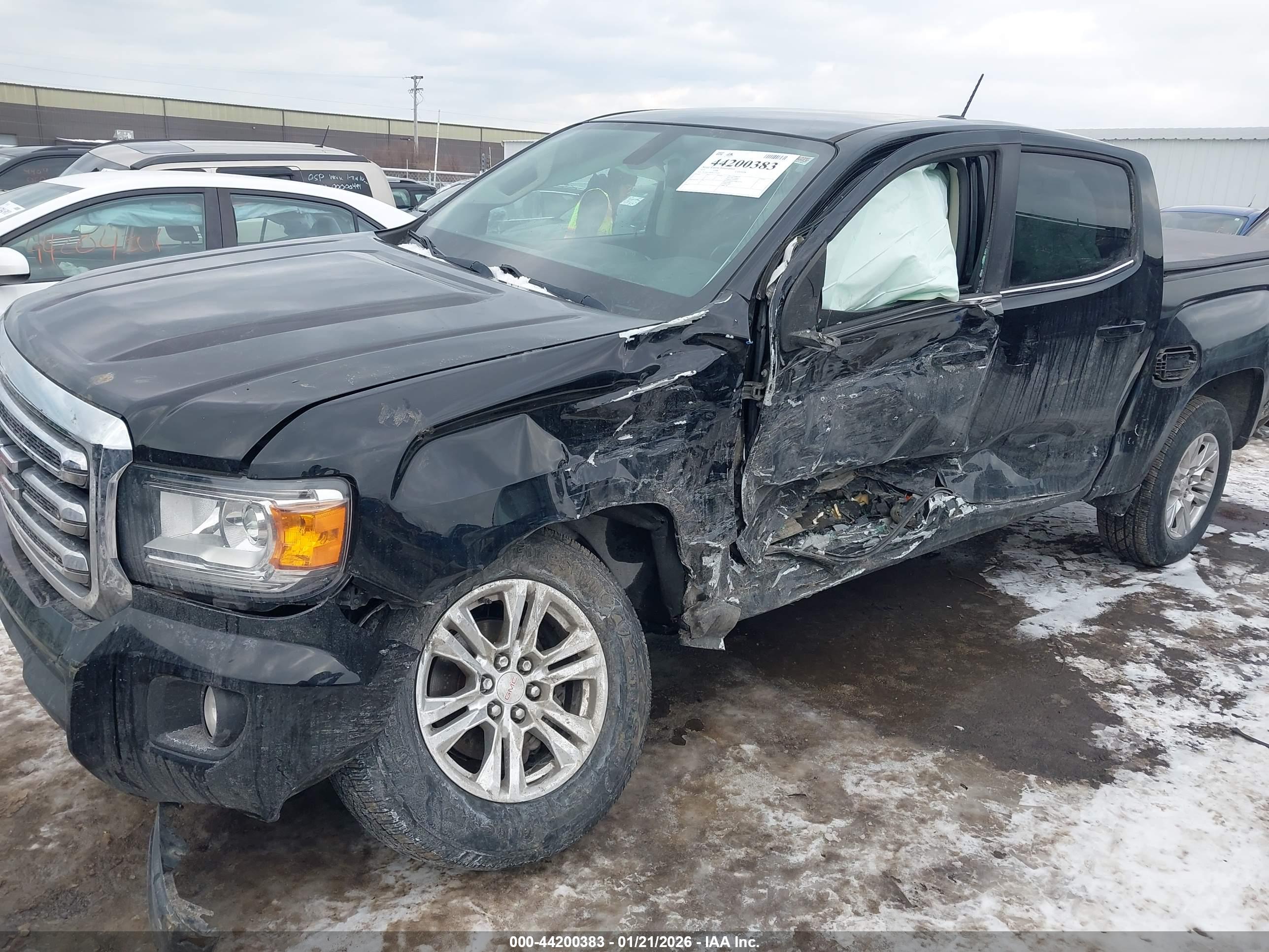 GMC CANYON image 2