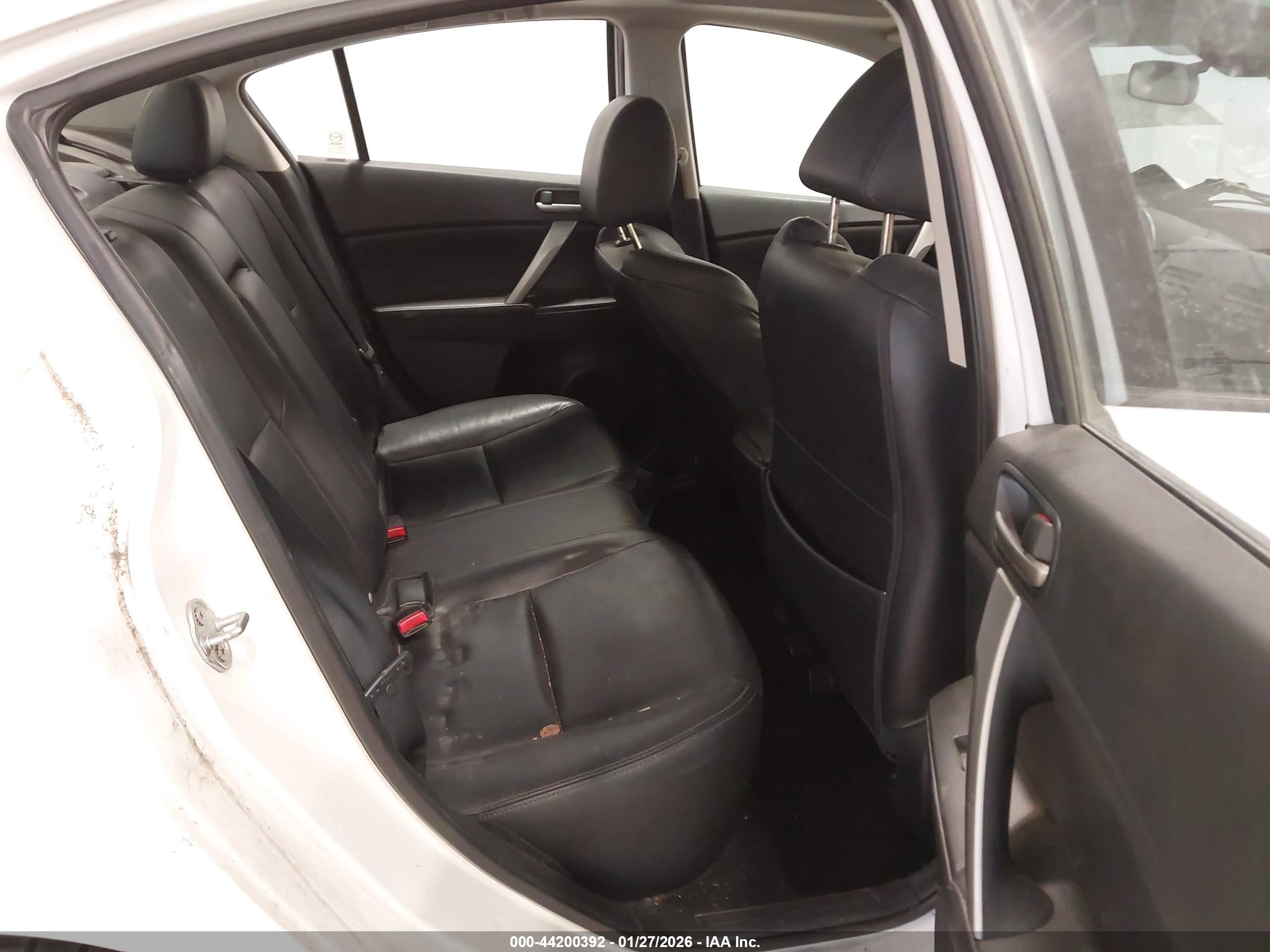 MAZDA MAZDA3 image 8