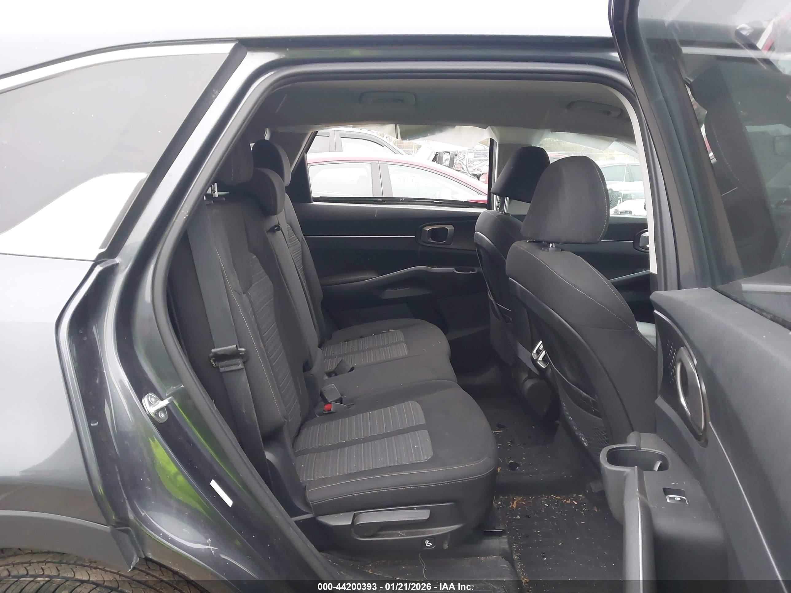 KIA SORENTO image 8