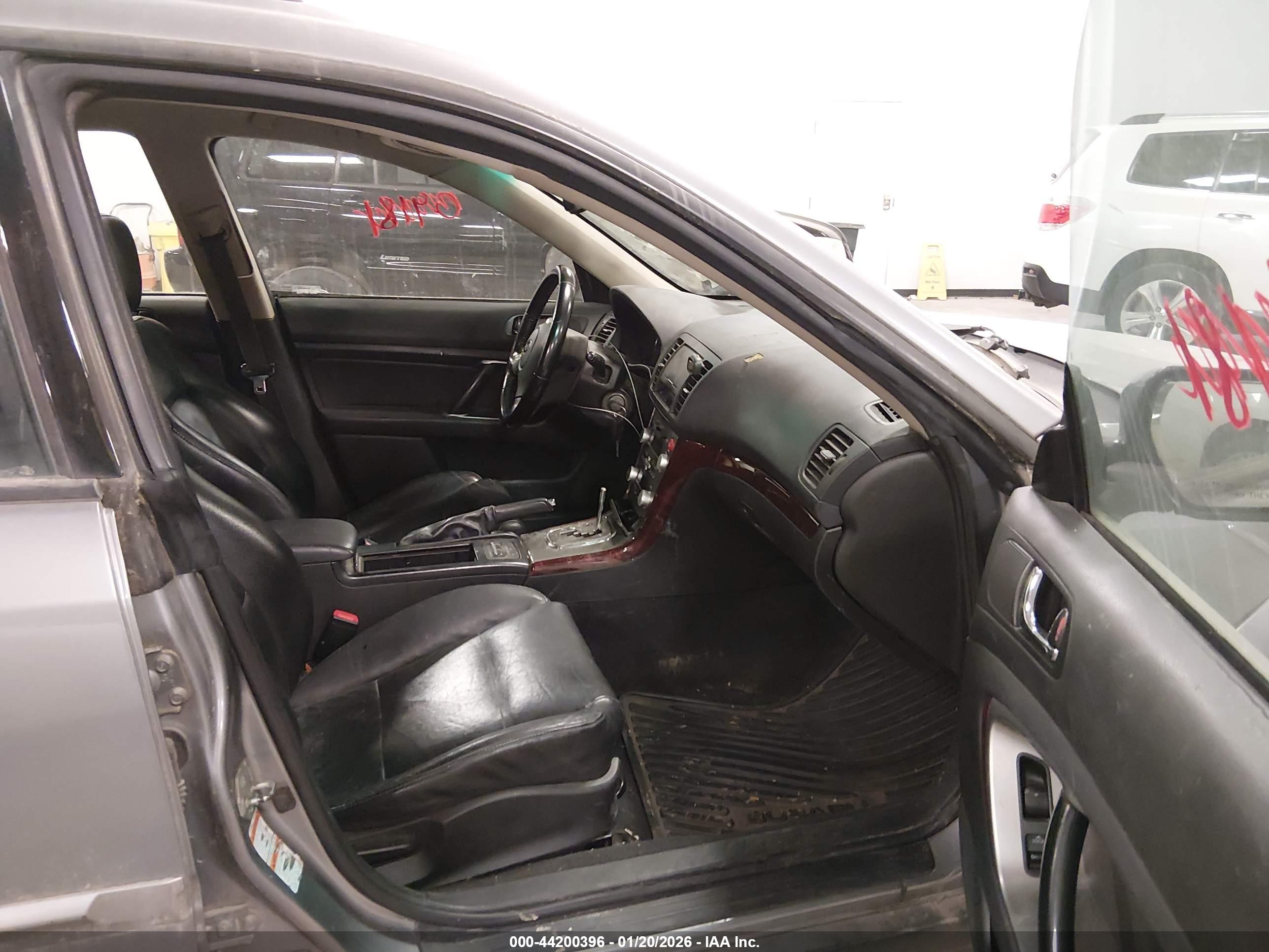 SUBARU OUTBACK image 5