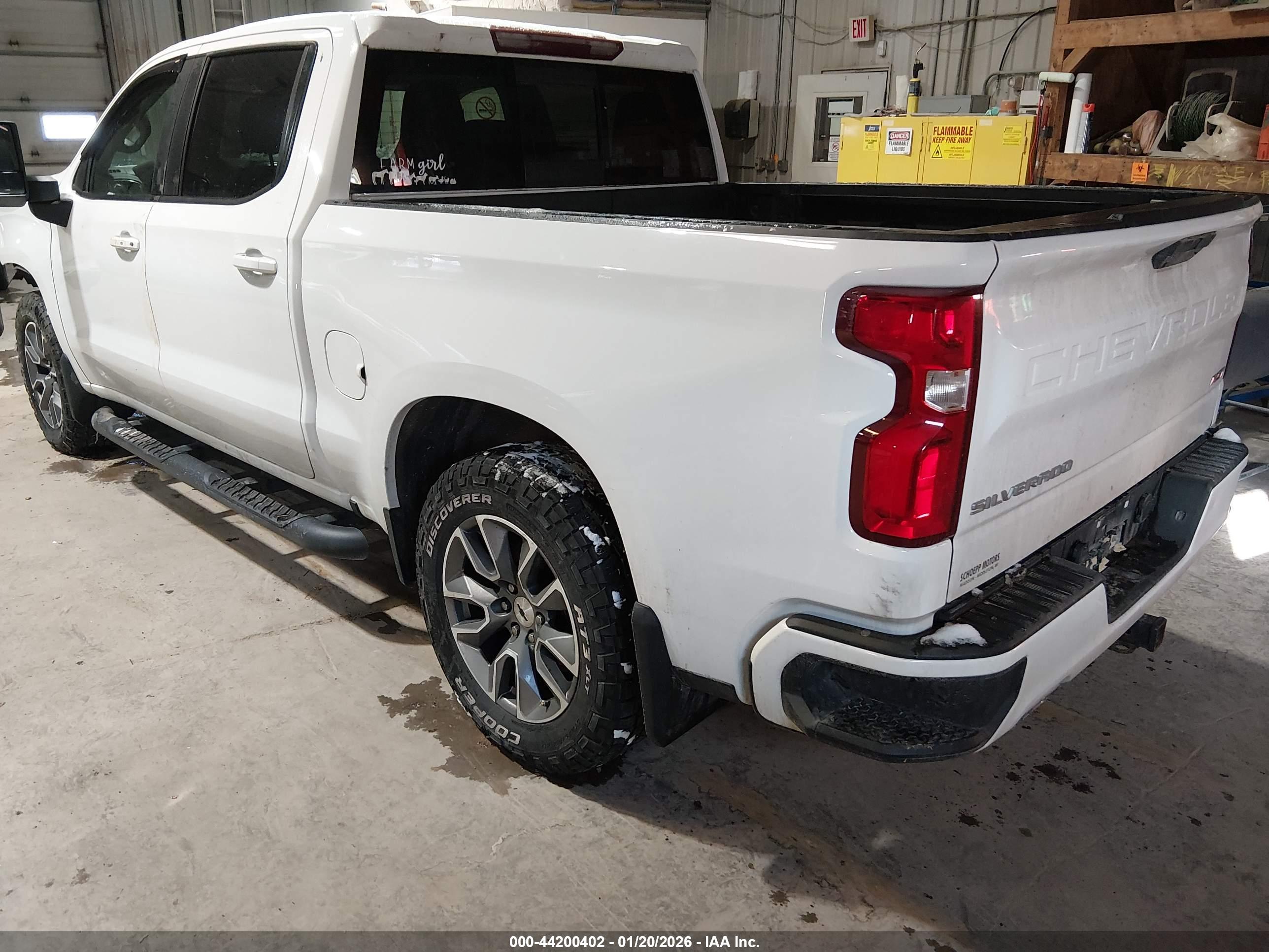 CHEVROLET SILVERADO image 3