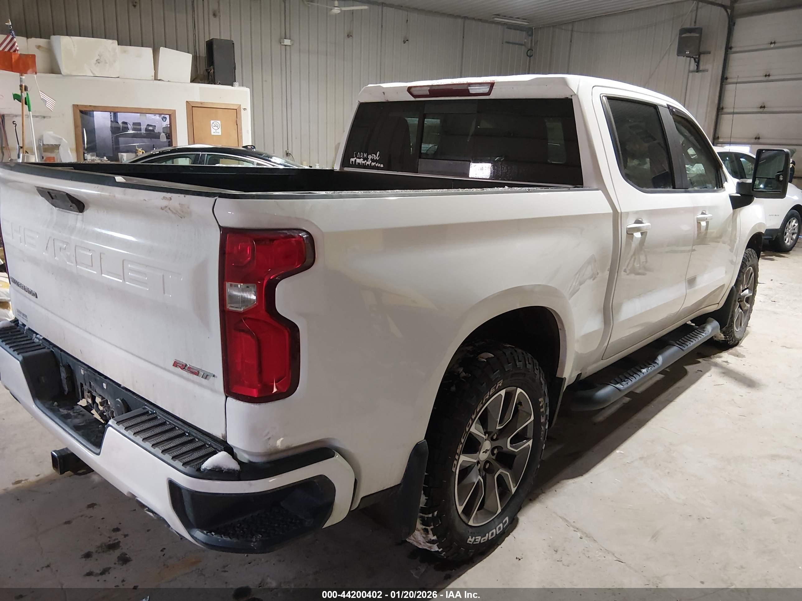 CHEVROLET SILVERADO image 4
