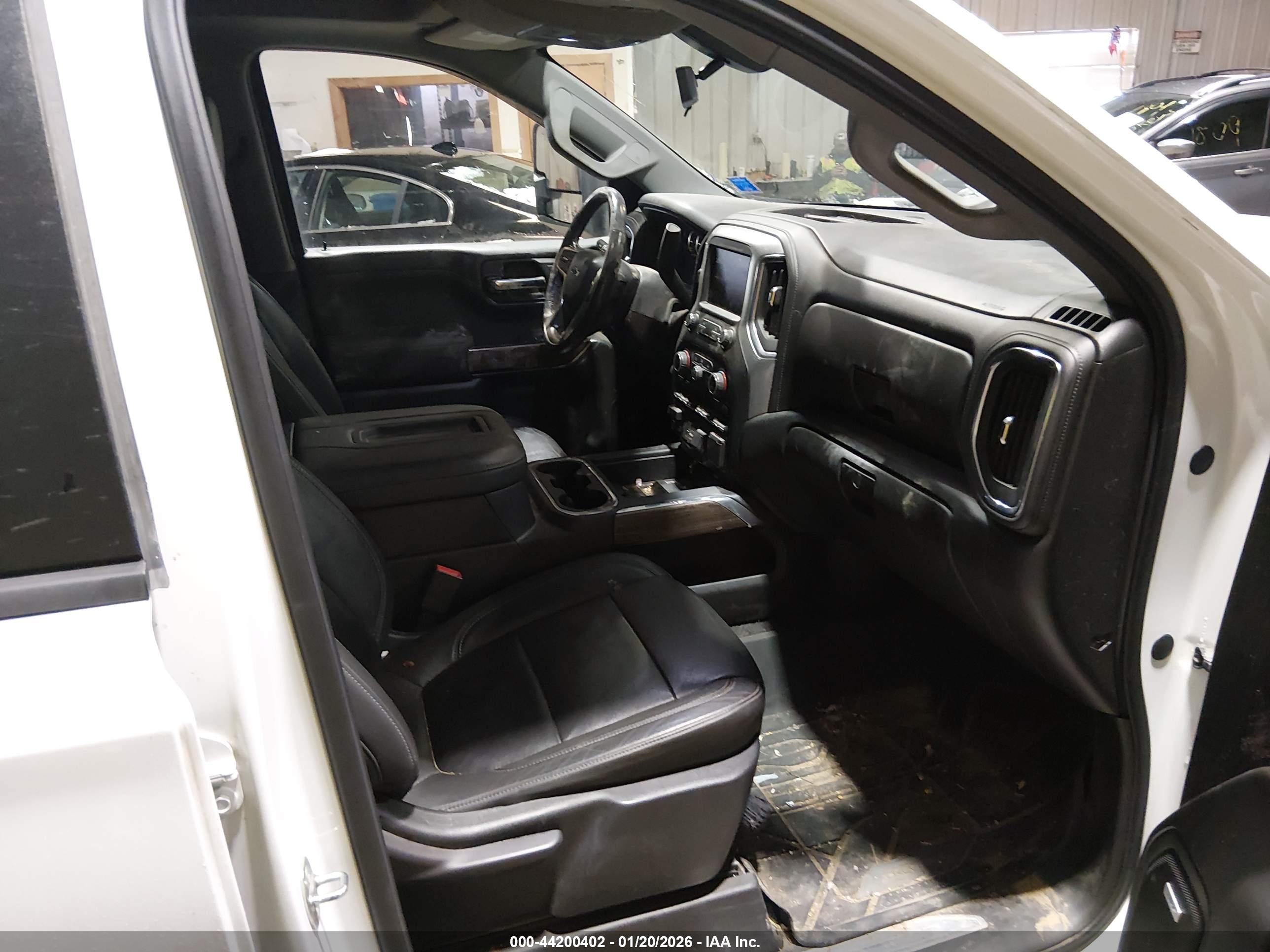 CHEVROLET SILVERADO image 5