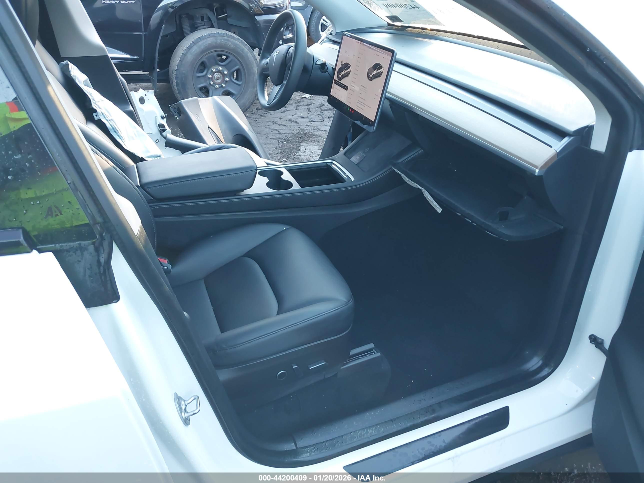 TESLA MODEL image 5