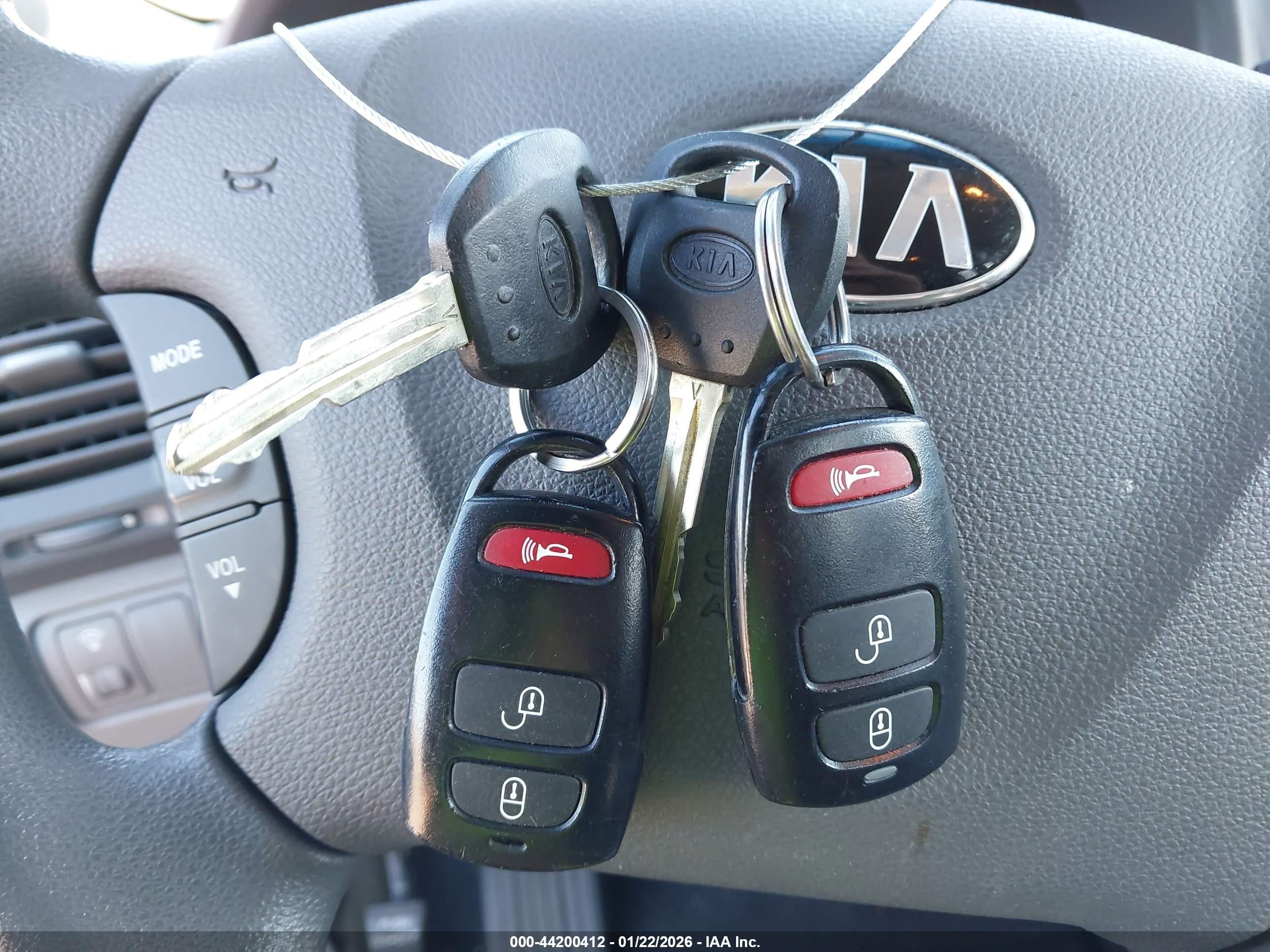 KIA SEDONA image 11