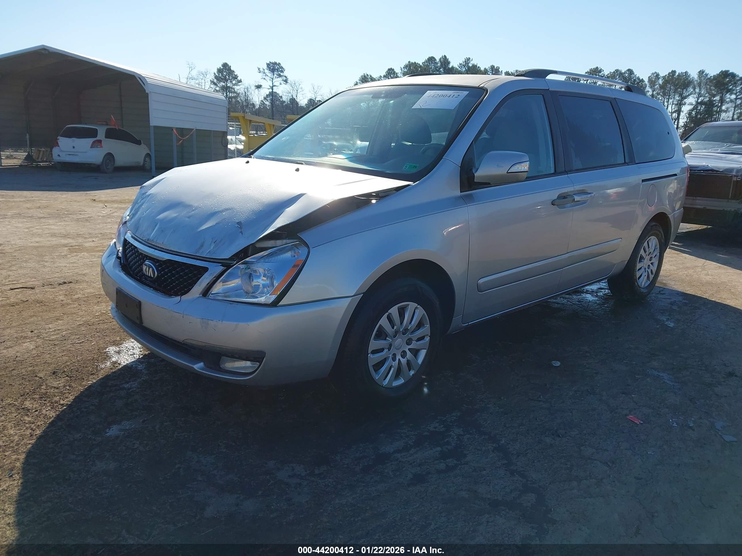 KIA SEDONA image 2