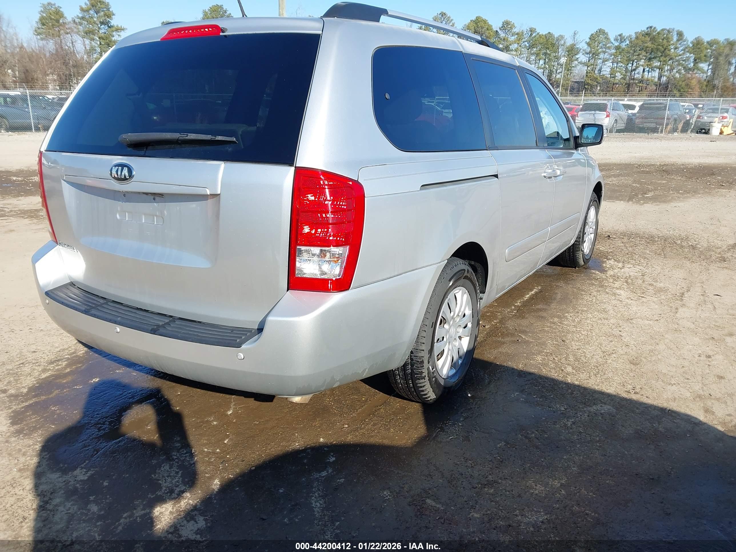 KIA SEDONA image 4